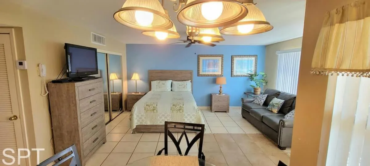 Dining area in Gulfview I #205