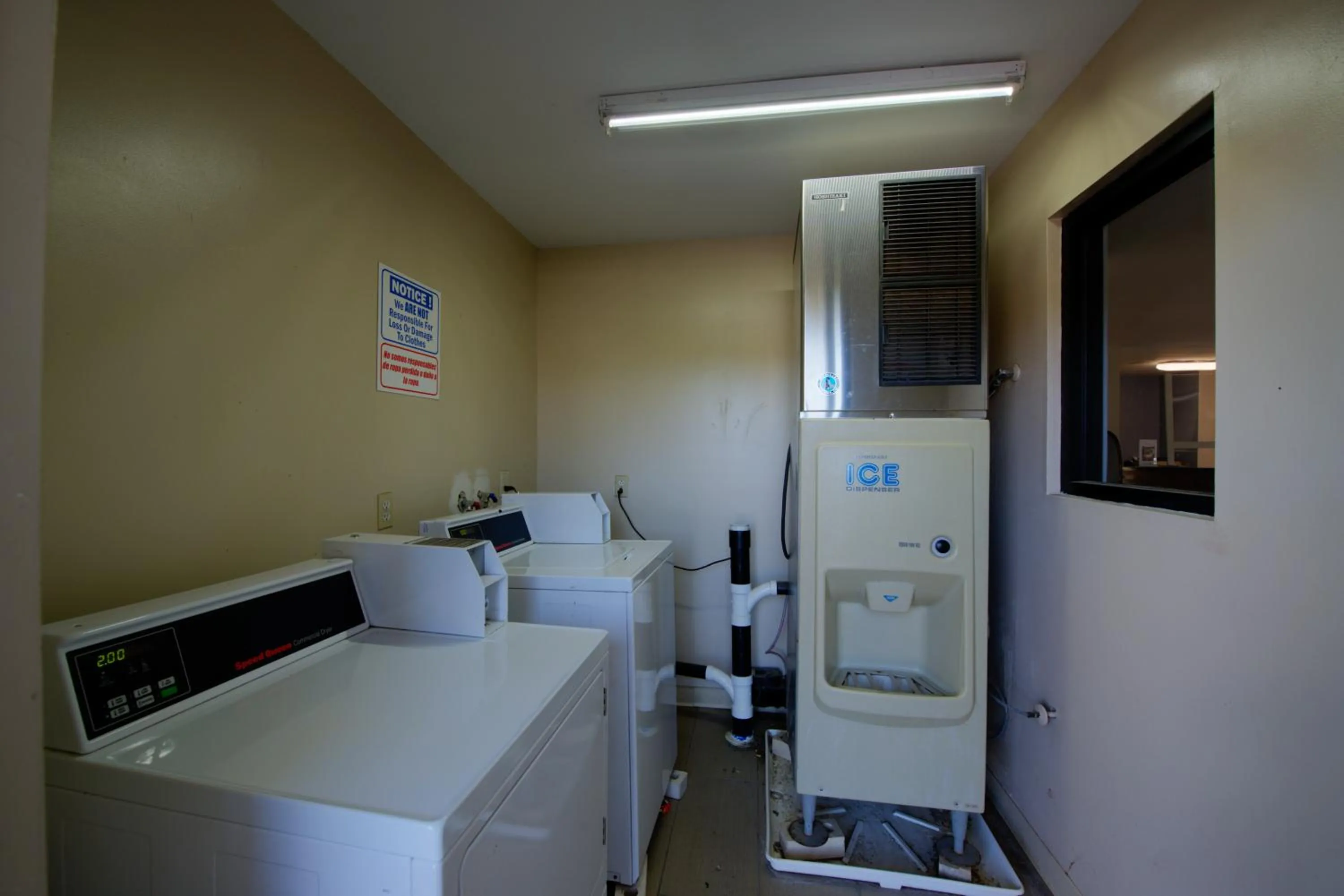 washing machine in Brentwoodinn&suites Near richmond VA