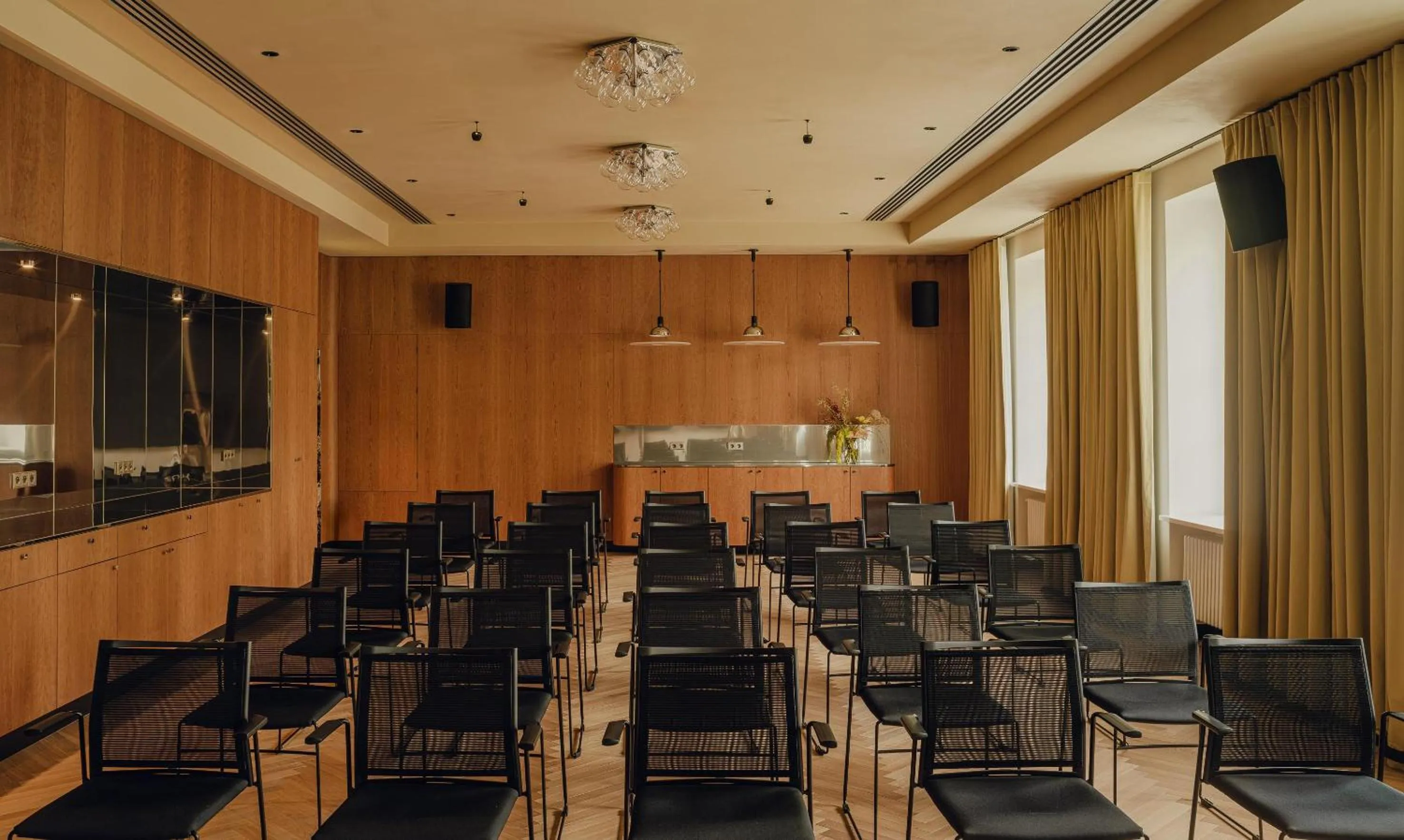 Meeting/conference room in Flaner Hotel, WorldHotels Crafted