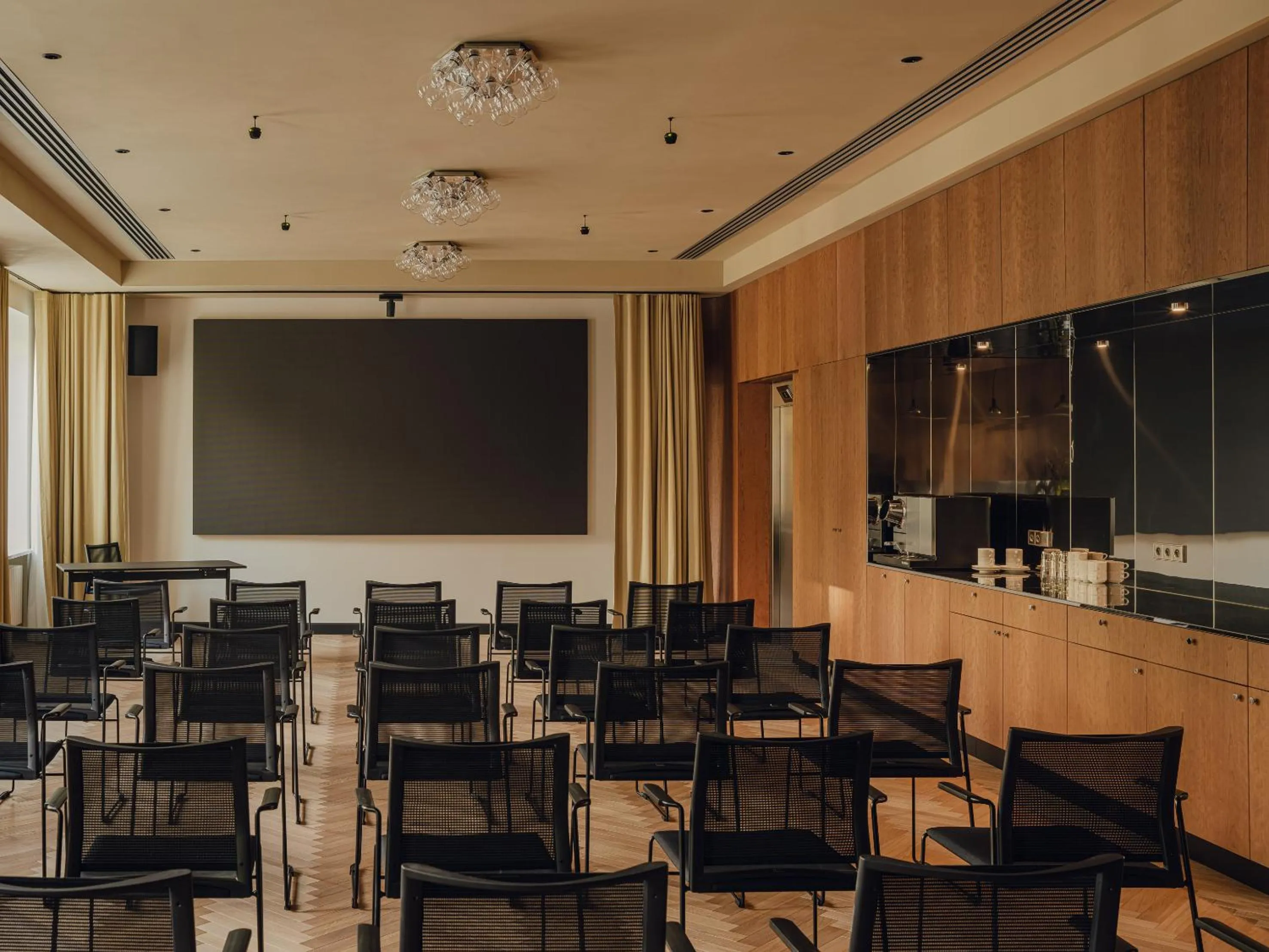 Meeting/conference room in Flaner Hotel, WorldHotels Crafted