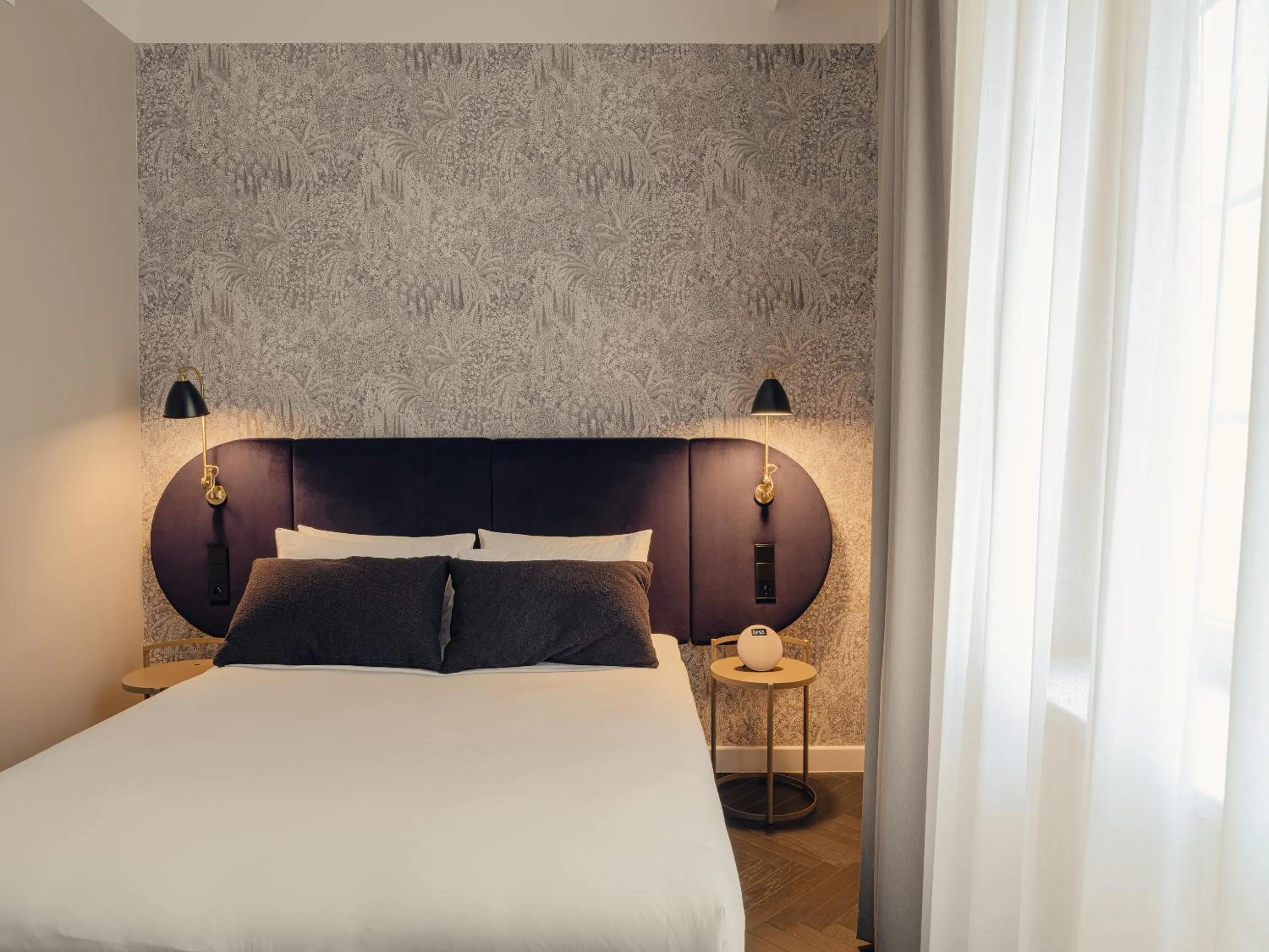 Bed in Flaner Hotel, WorldHotels Crafted