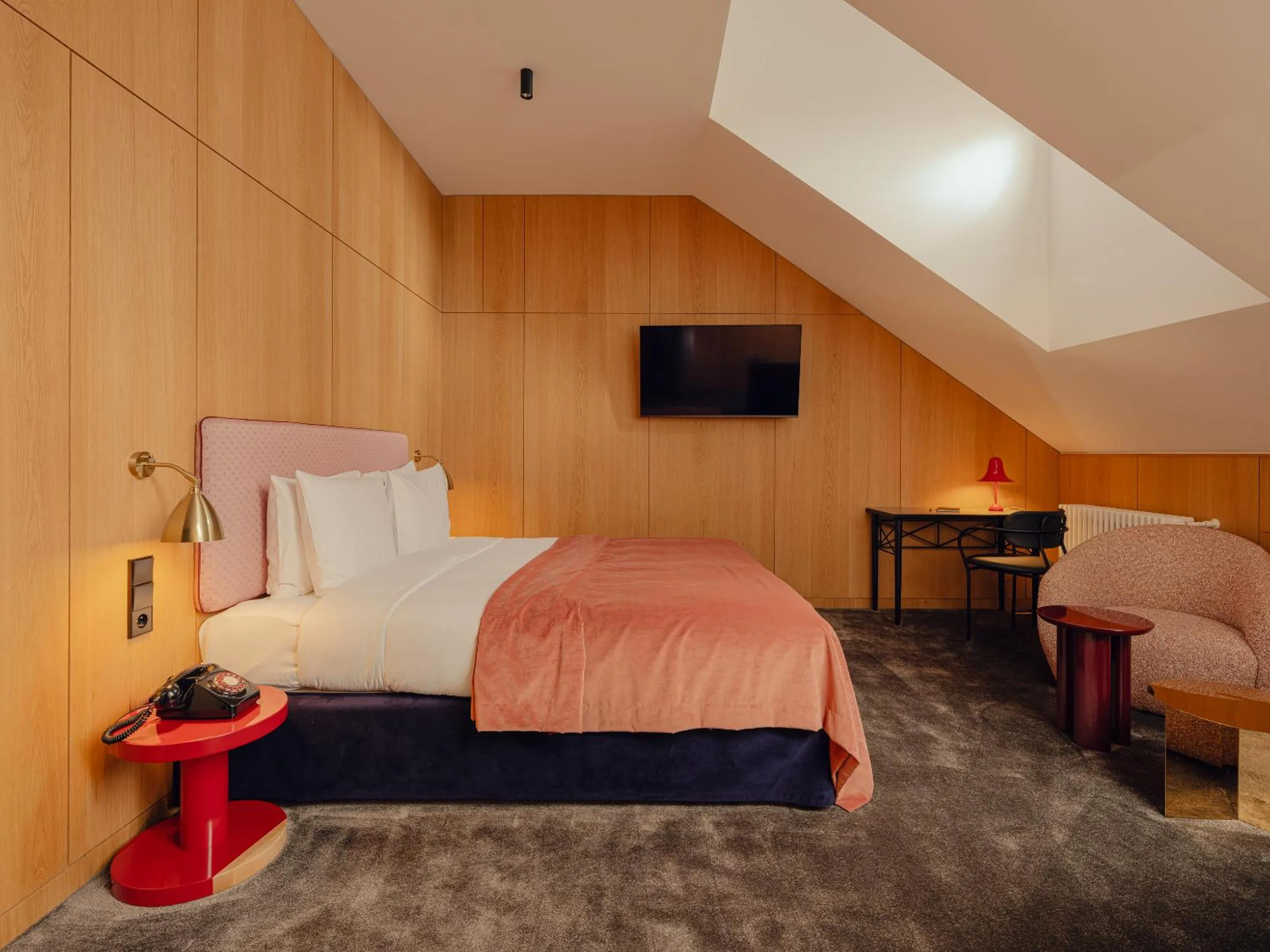 Bed in Flaner Hotel, WorldHotels Crafted