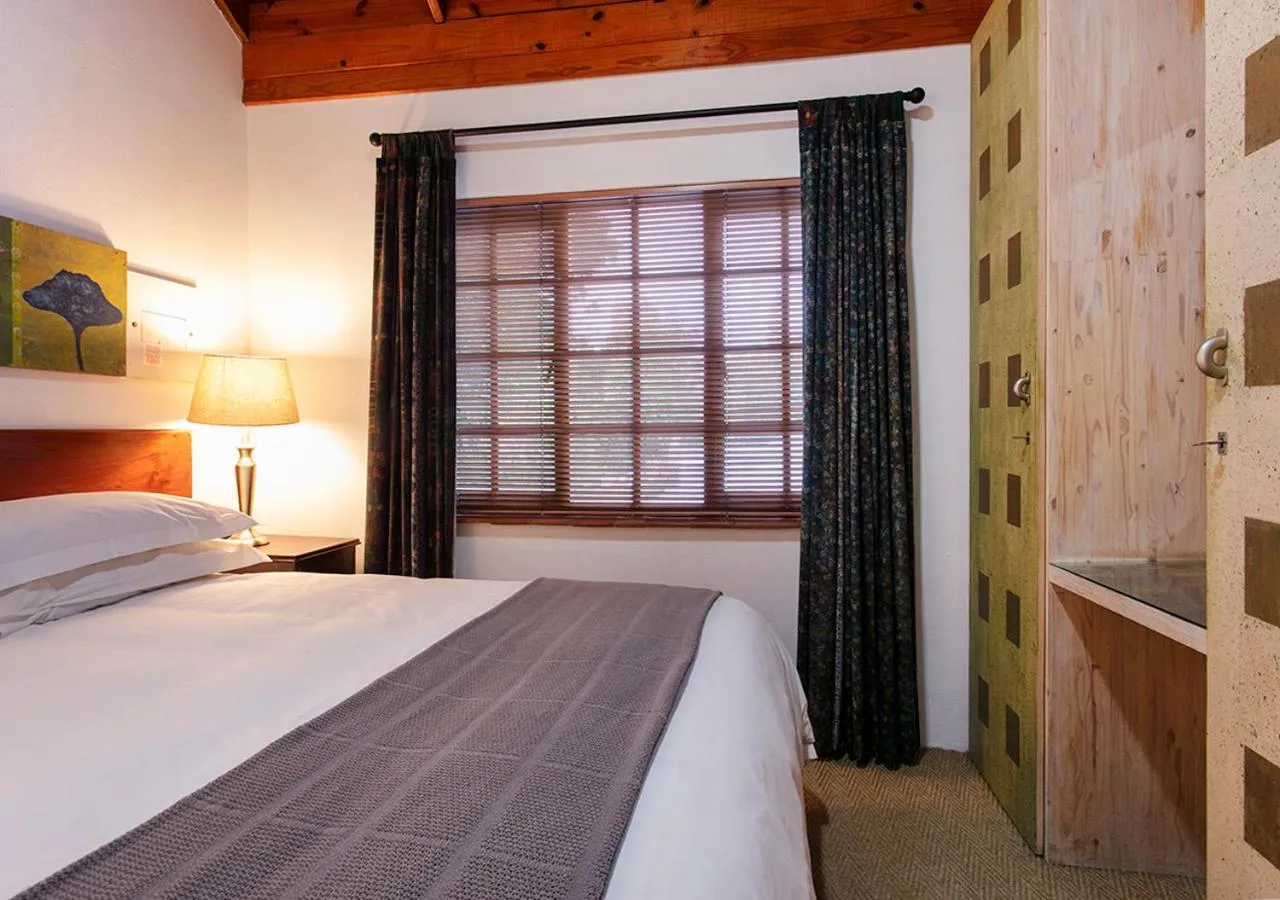 Bed in Waterkloof Apartments