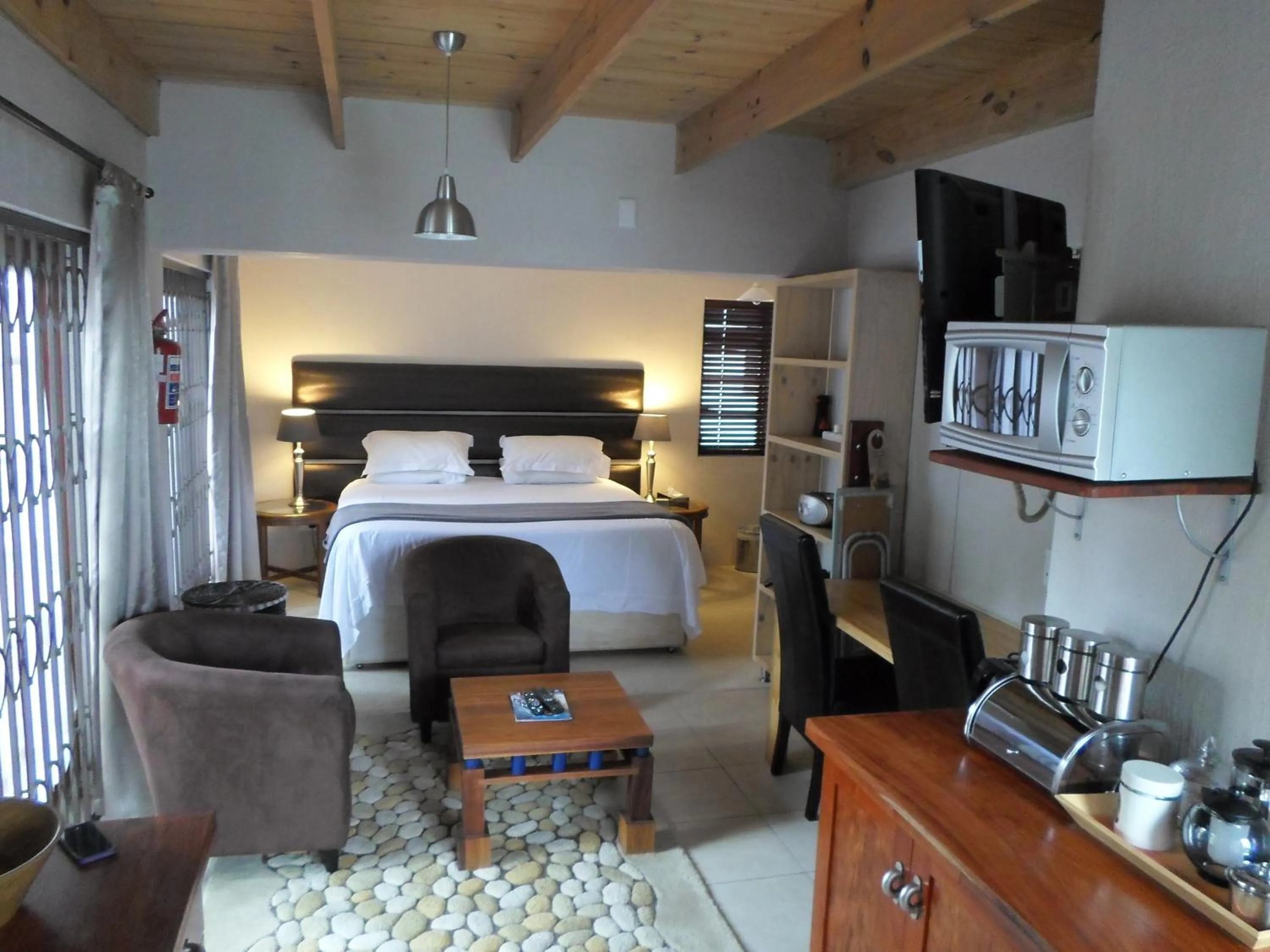 Bed in Waterkloof Apartments