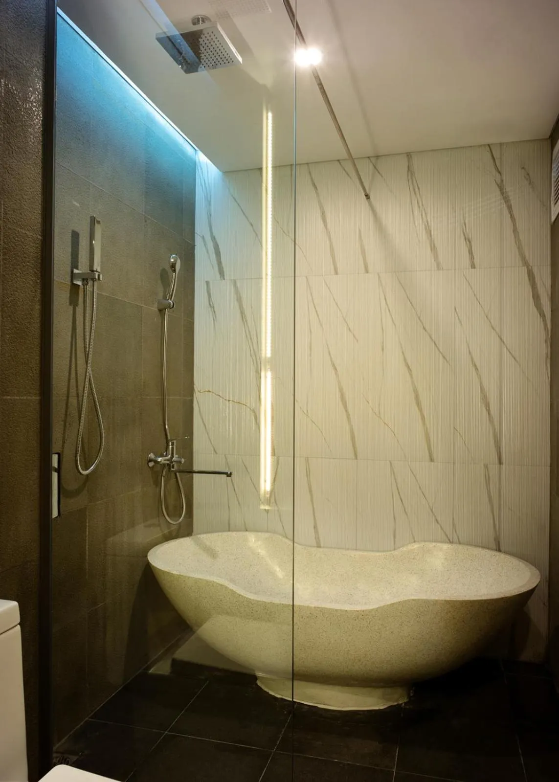 Bathroom in LIVIE Da Nang An Thuong