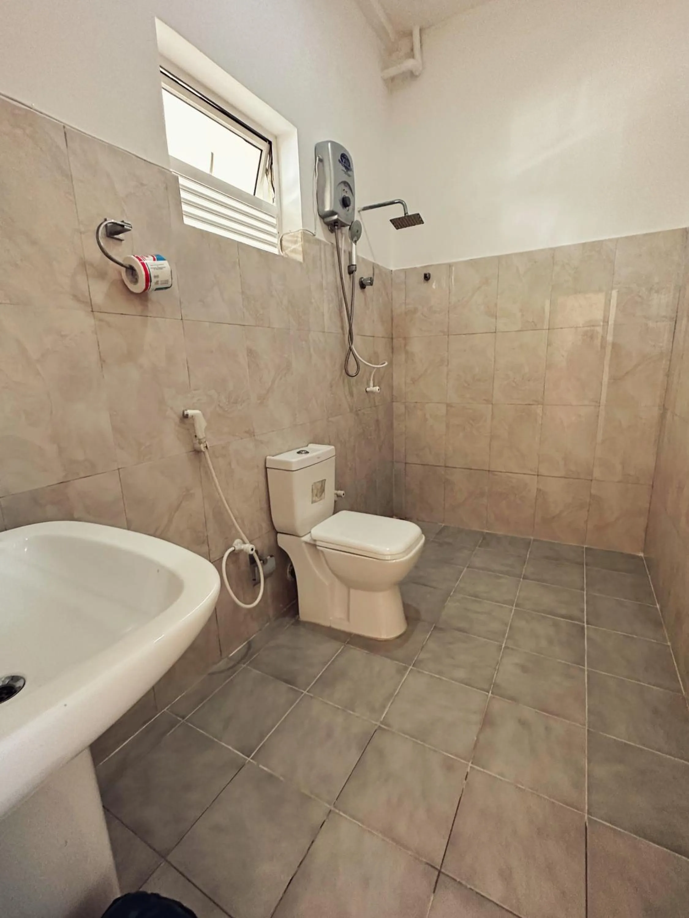 Shower in New Golden Bay Resort Weligama