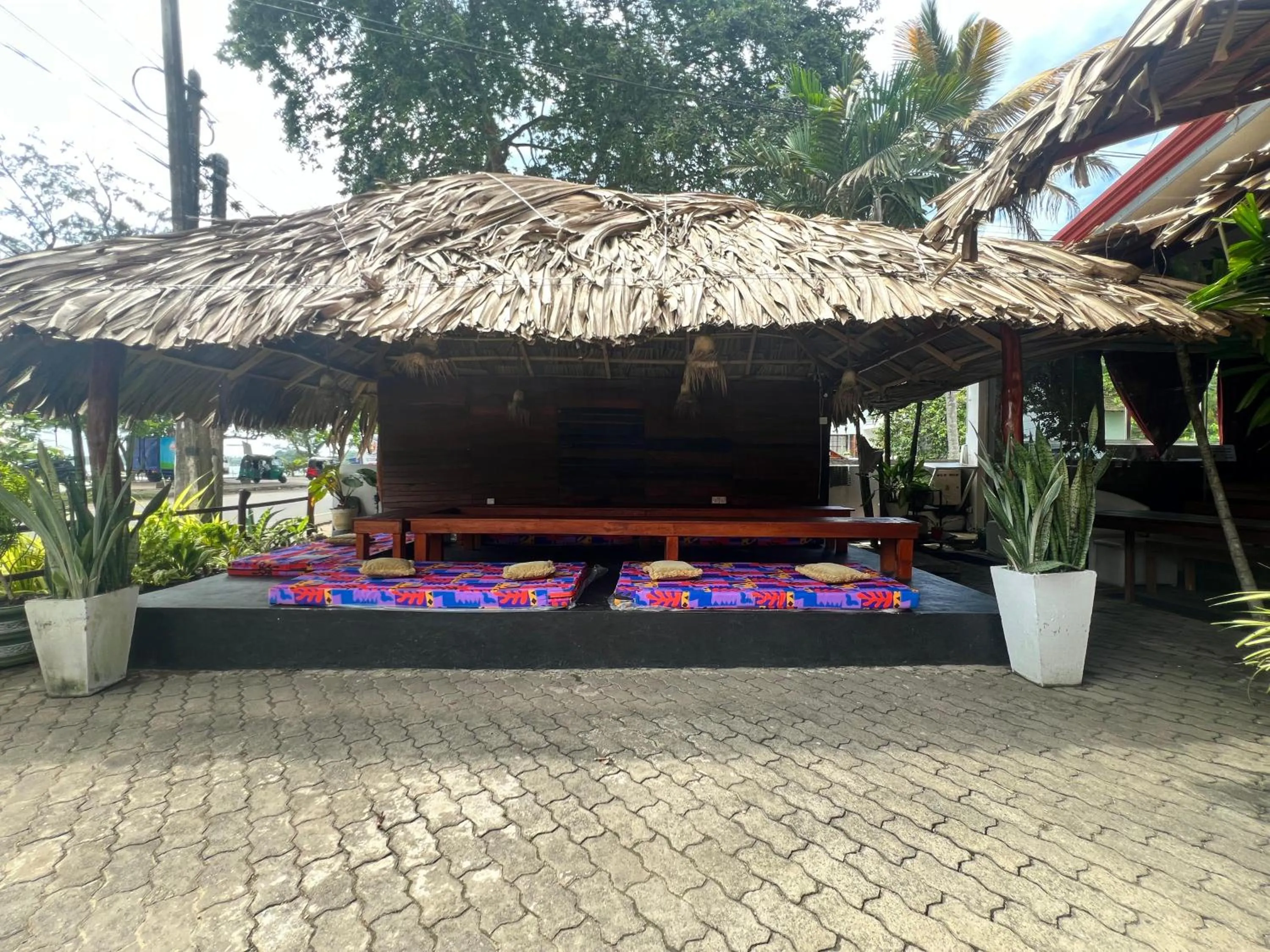 Restaurant/places to eat in New Golden Bay Resort Weligama