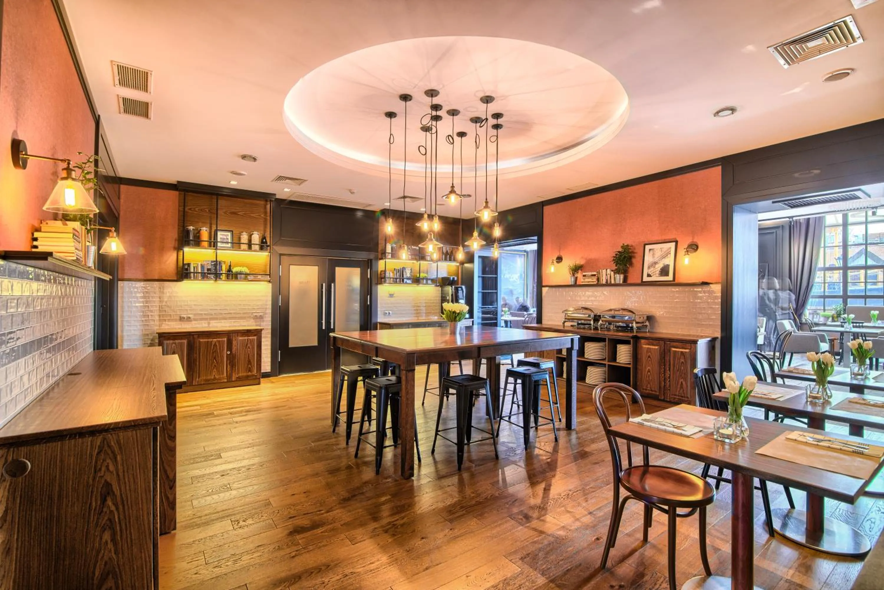 Restaurant/places to eat in Hotel Hanza