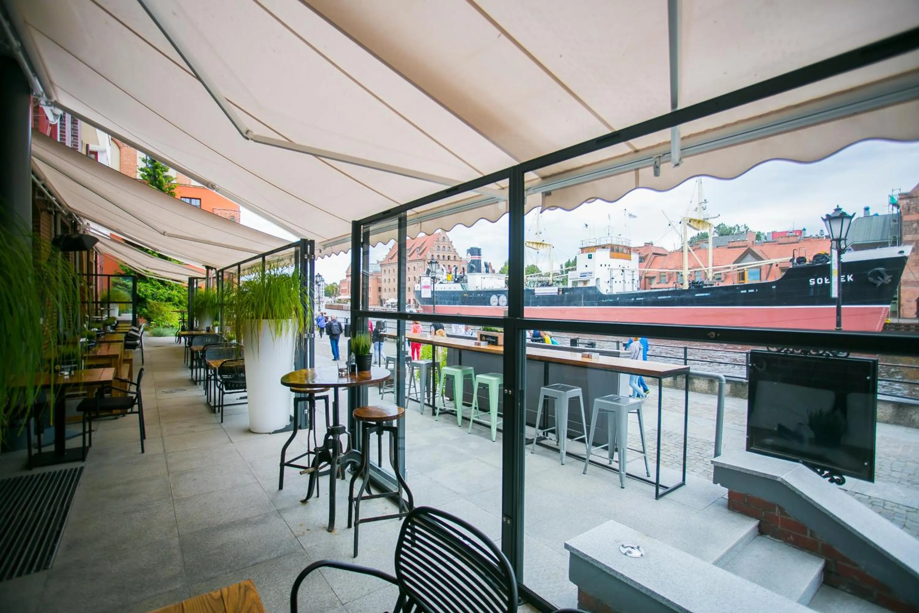 Restaurant/places to eat in Hotel Hanza