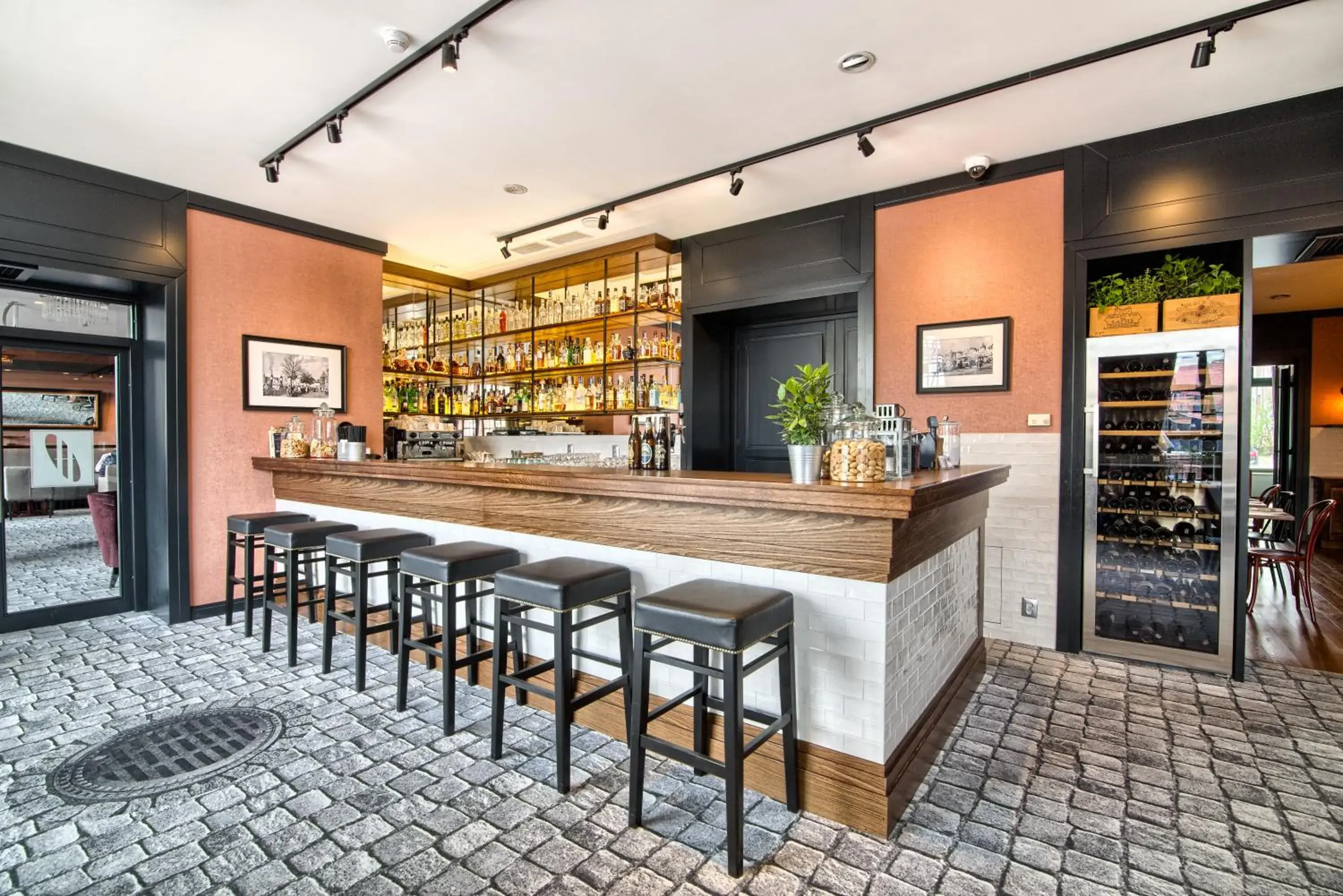 Restaurant/places to eat in Hotel Hanza Restaurant/places to eat in Hotel Hanza