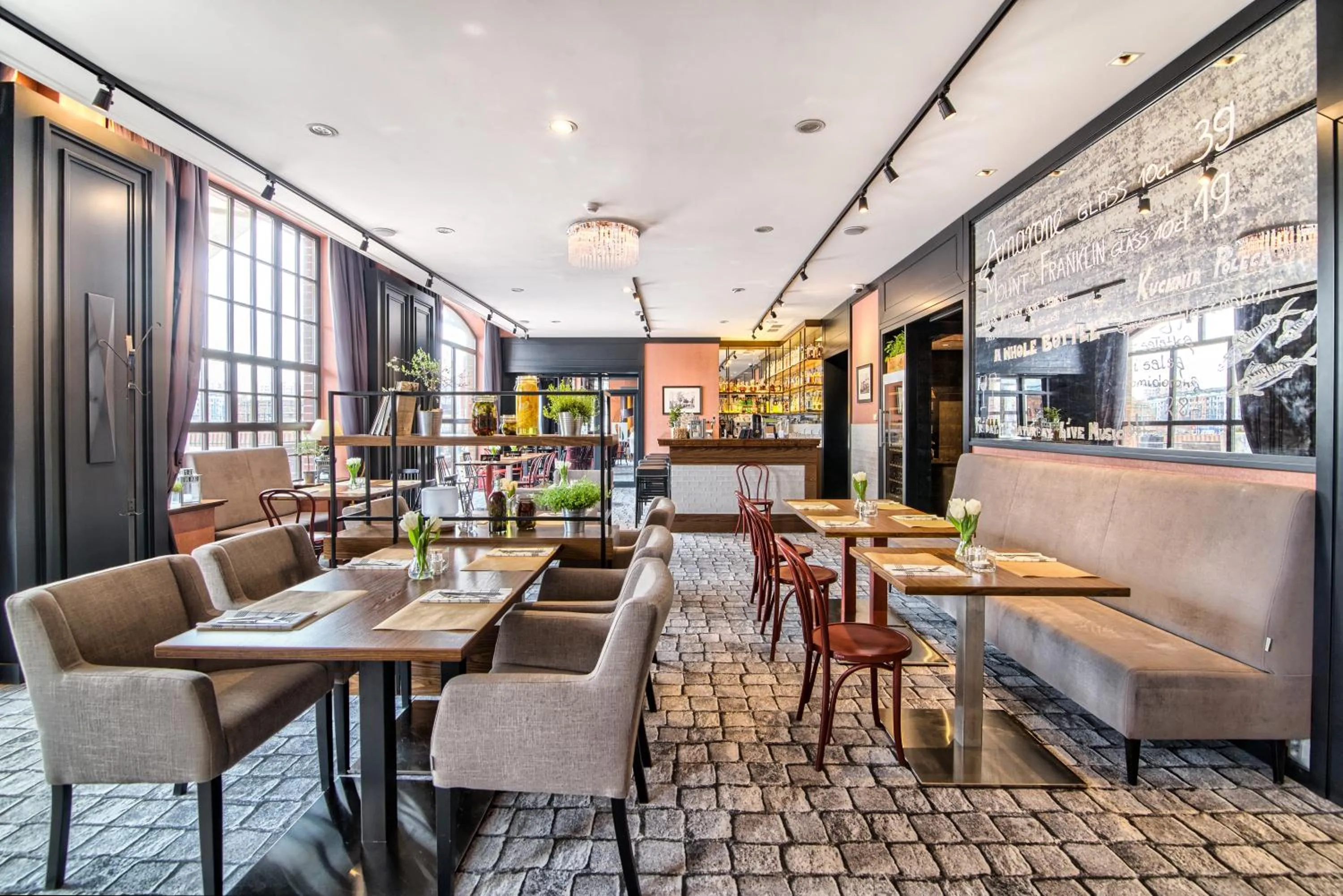 Restaurant/places to eat in Hotel Hanza