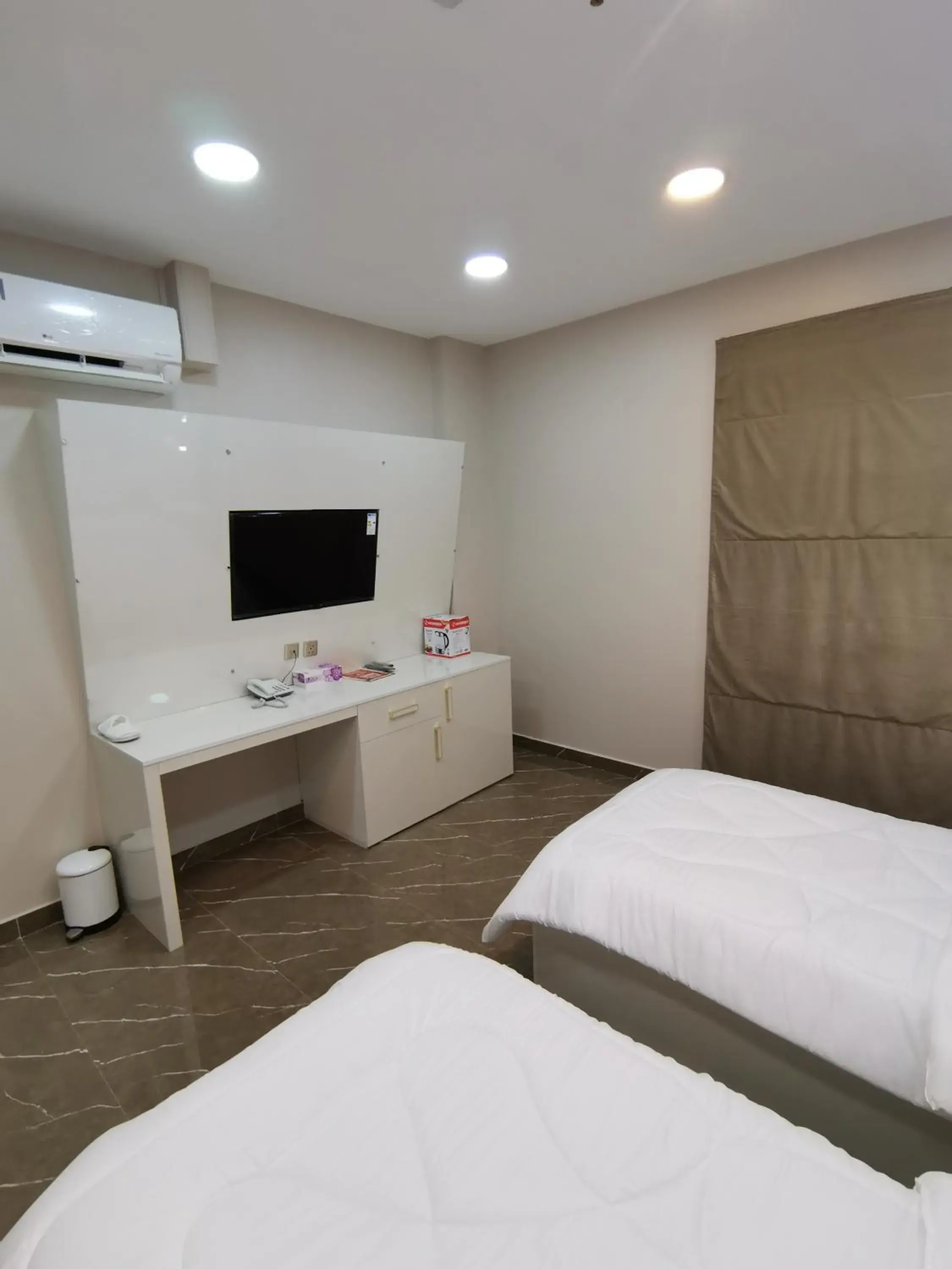 Twin Room with Shared Toilet in Marina H Twin Room with Shared Toilet in Marina H