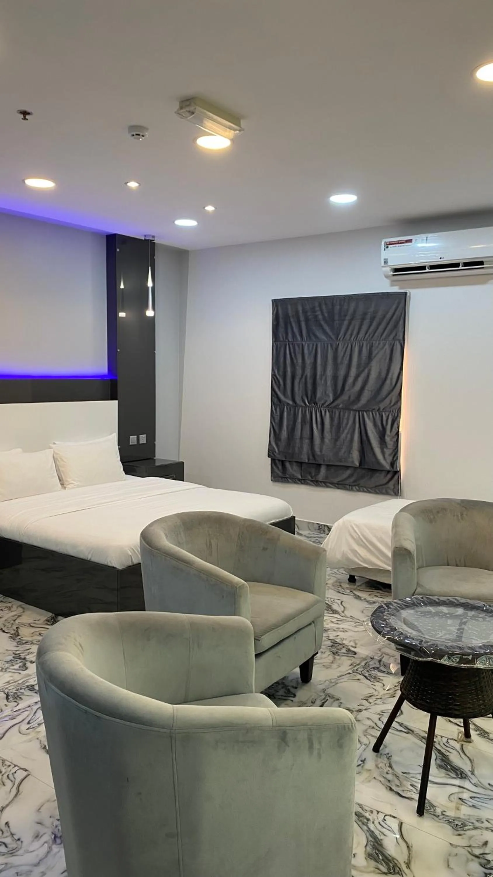 Deluxe Triple Room in Marina H
