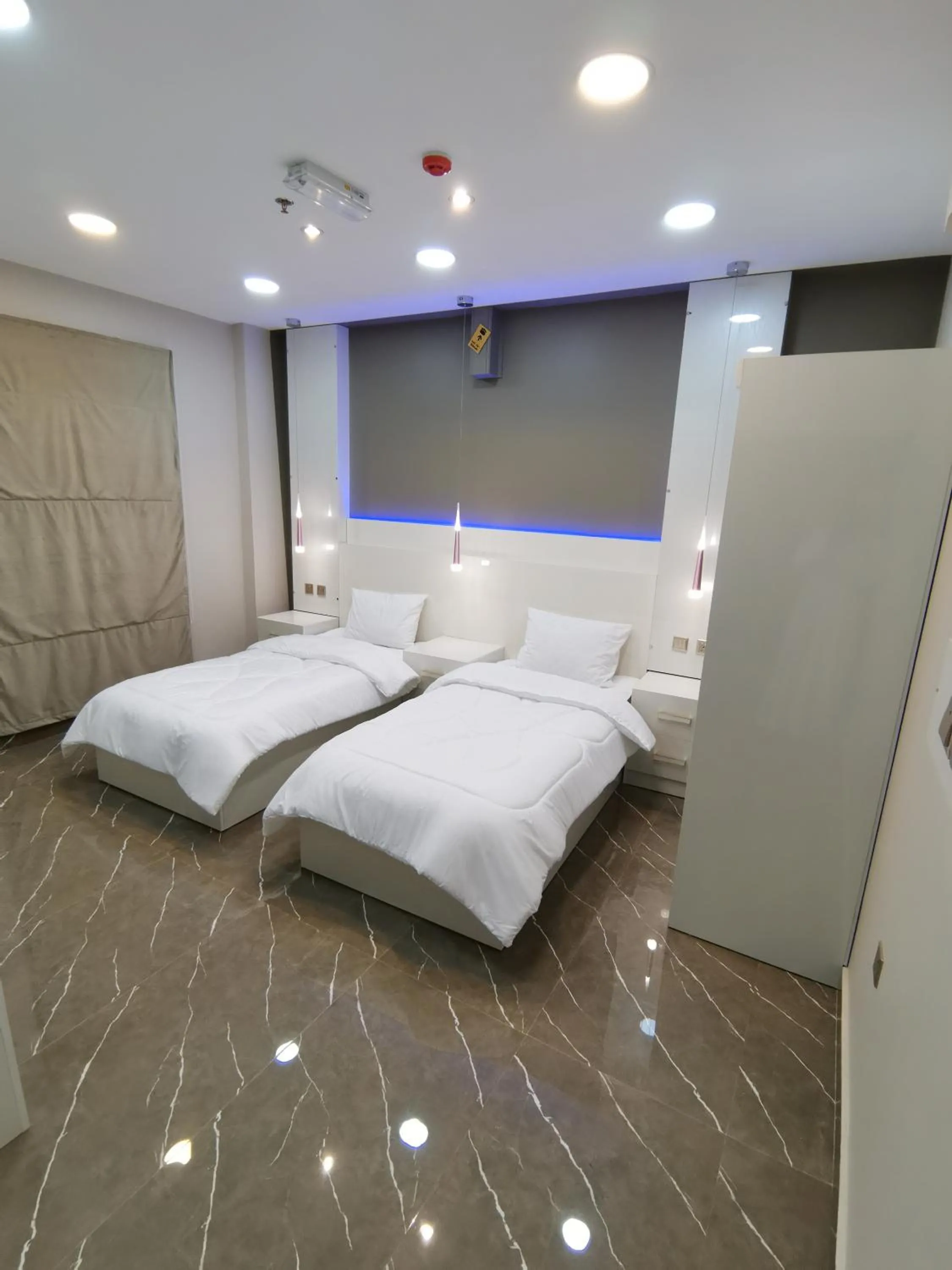 Twin Room with Shared Toilet in Marina H