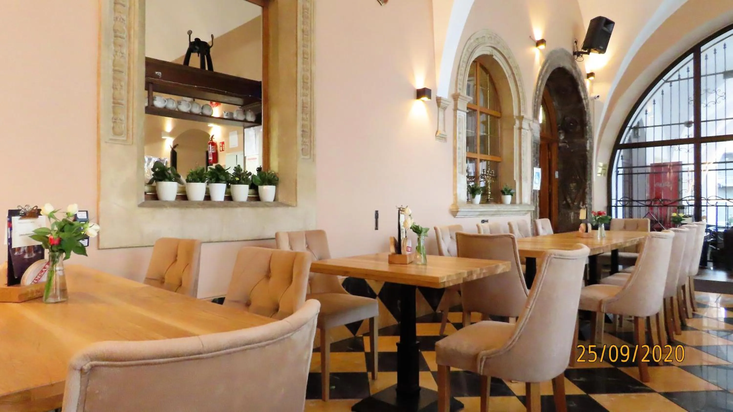 Restaurant/places to eat in Euro Aparthotel