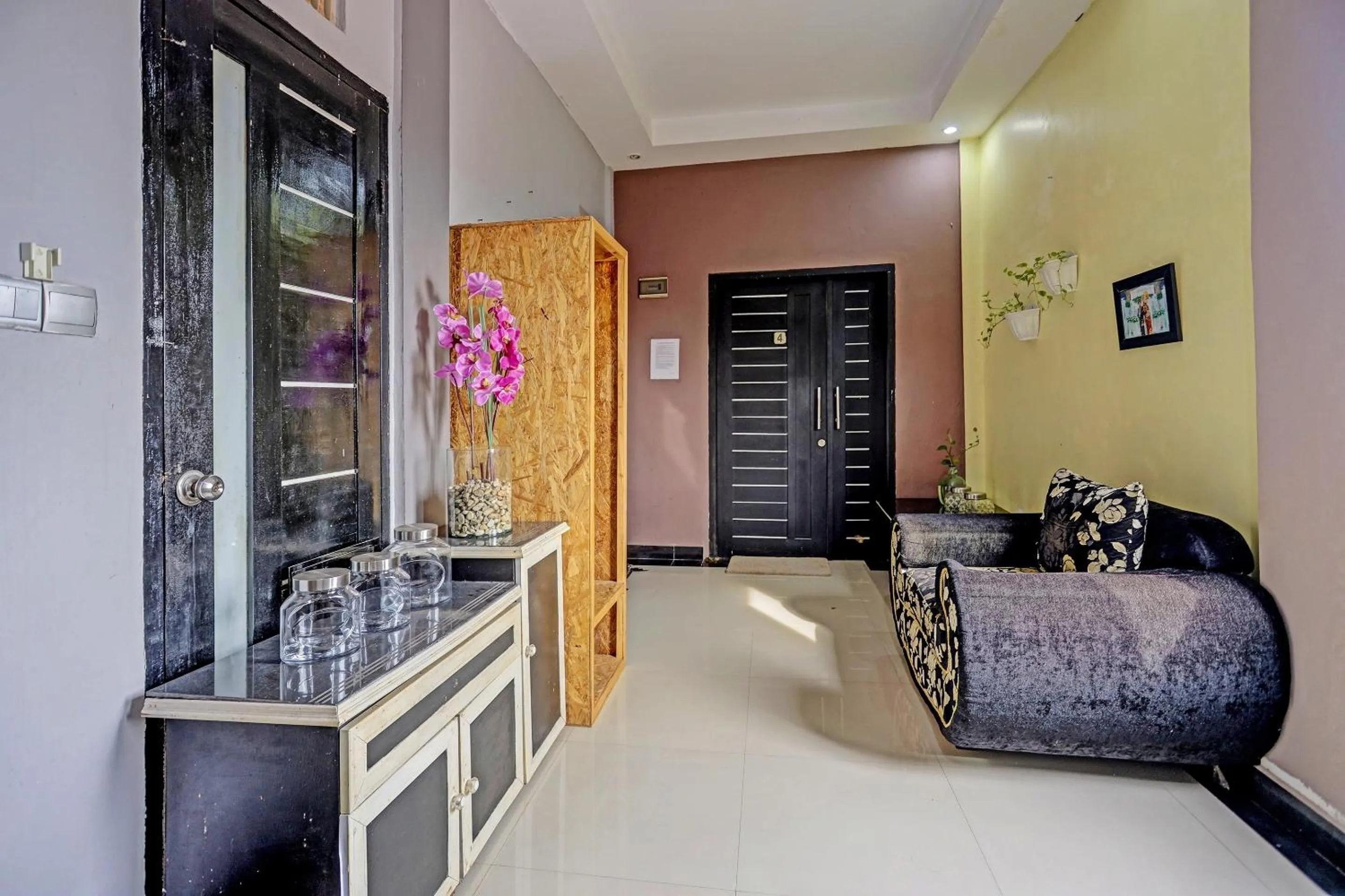 Lobby or reception in Hotel O Lia Stay Syariah