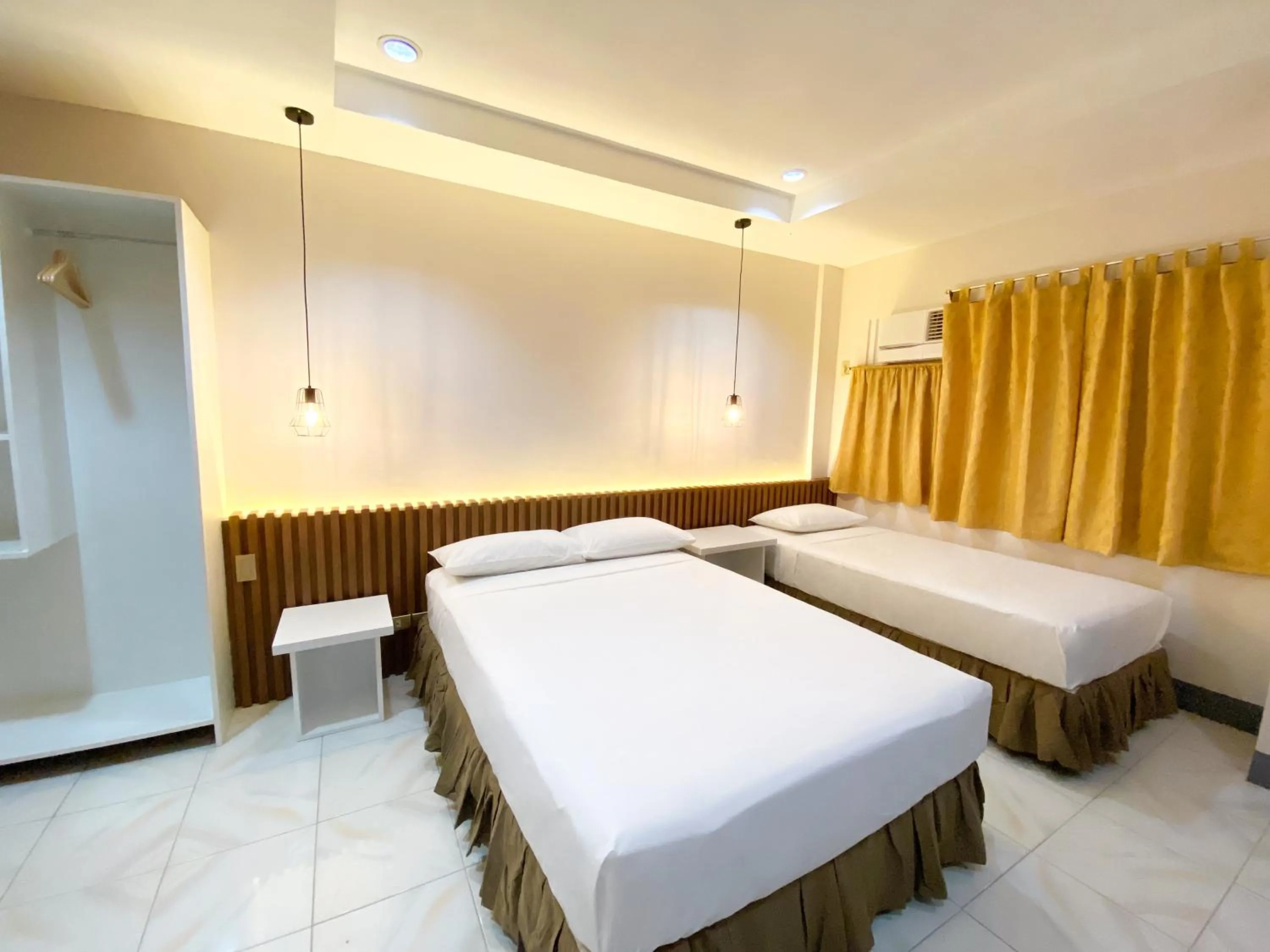 Bedroom, Bed in Ariano's Inn