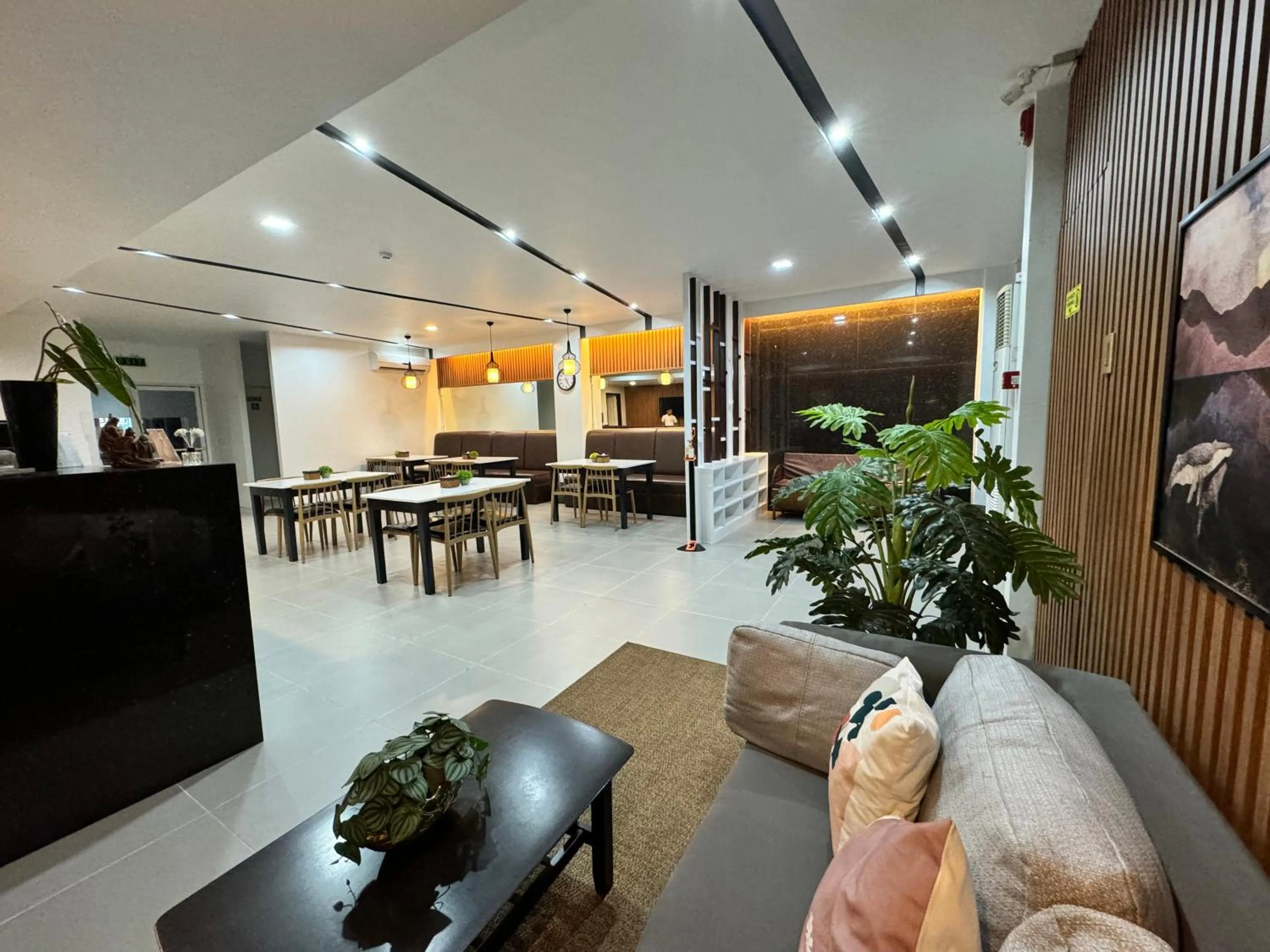 Facade/entrance in Ariano's Inn