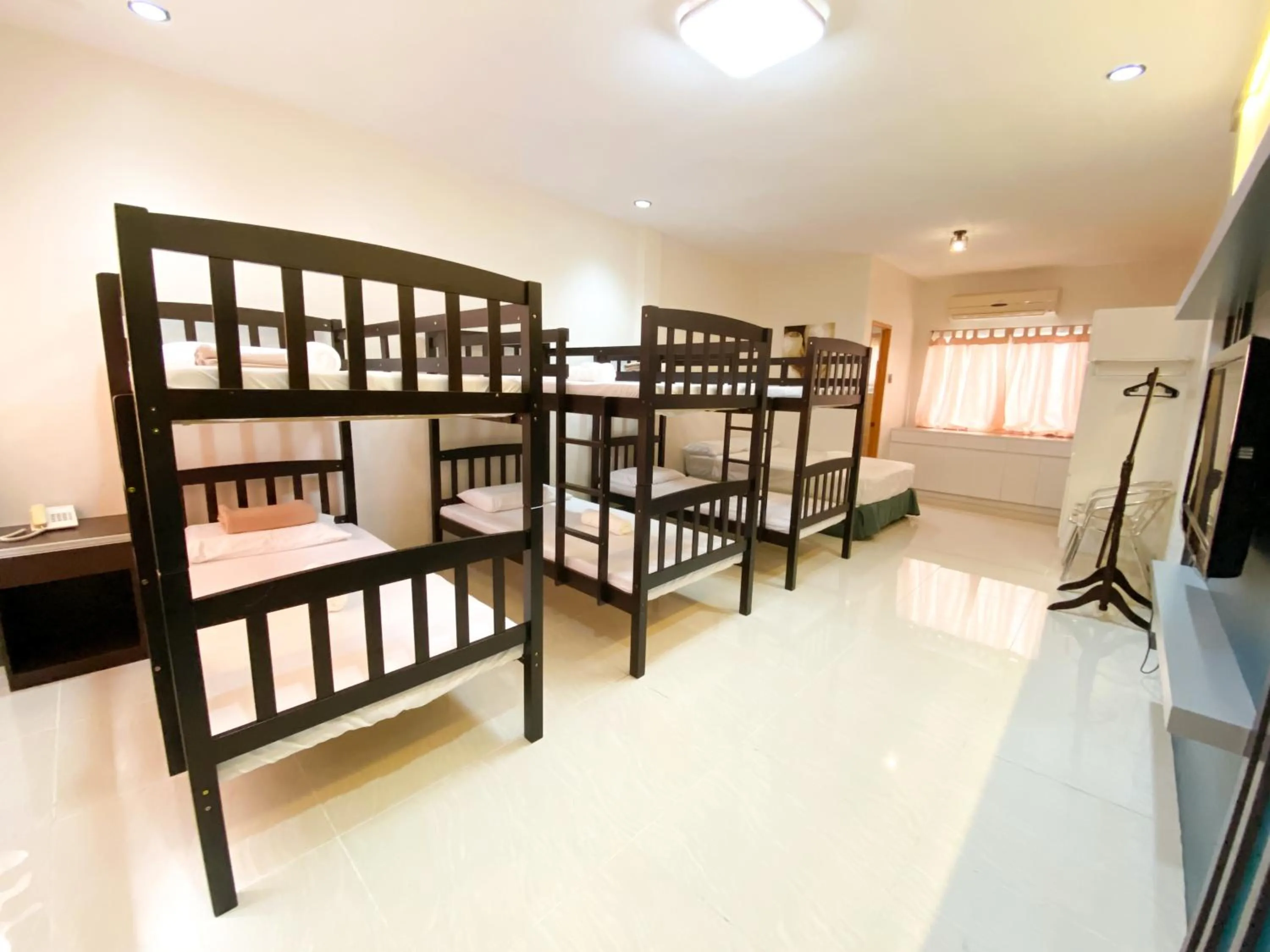 bunk bed, Bed in Ariano's Inn