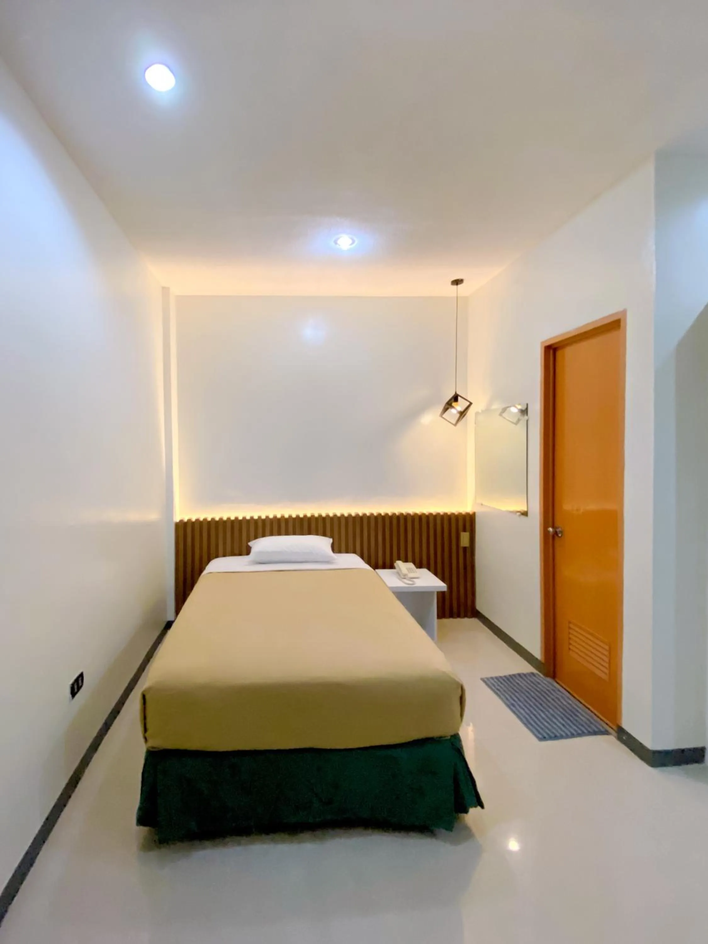 Bedroom, Bed in Ariano's Inn