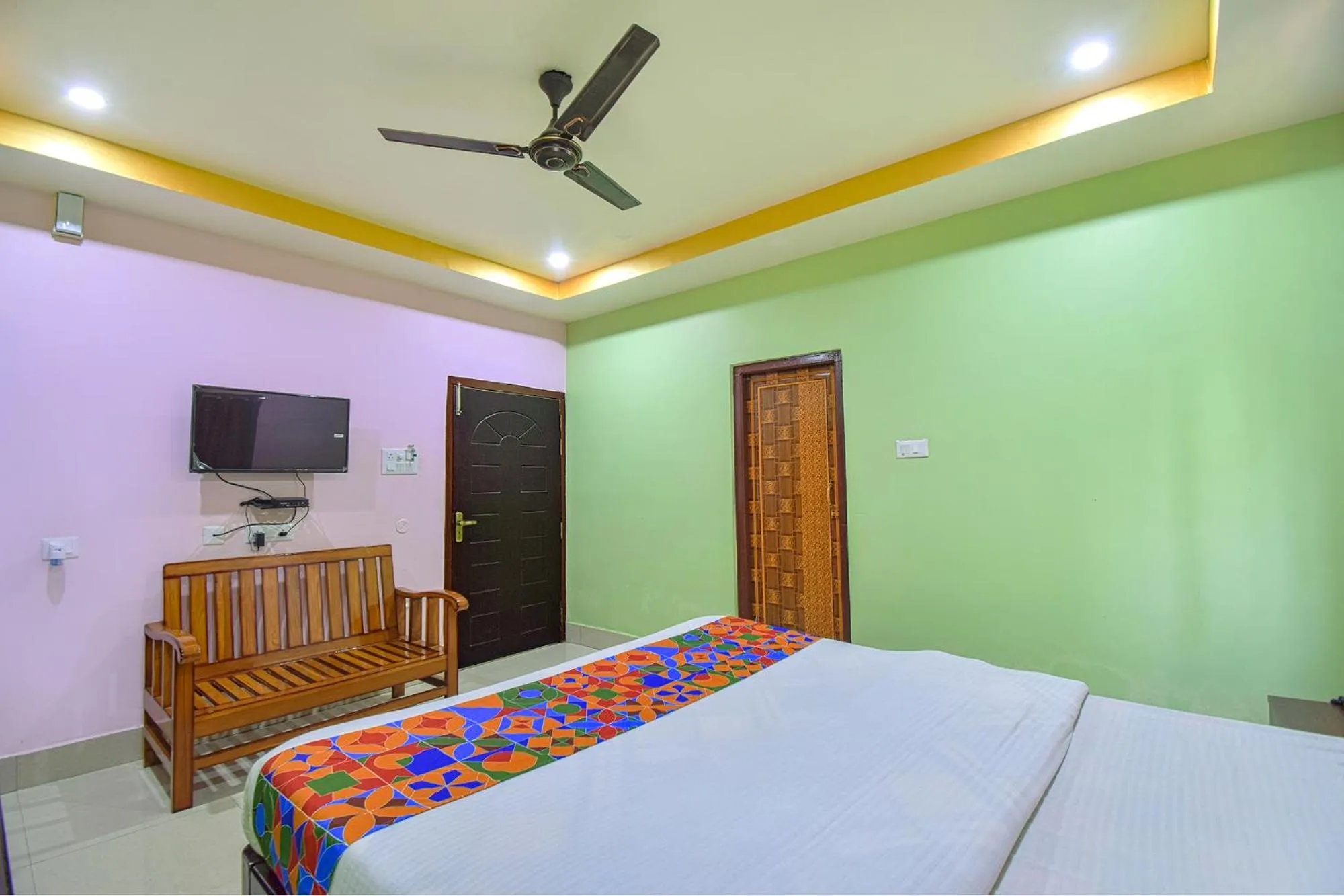 Bed in FabHotel Knight Airways - Nr Guwahati Airport