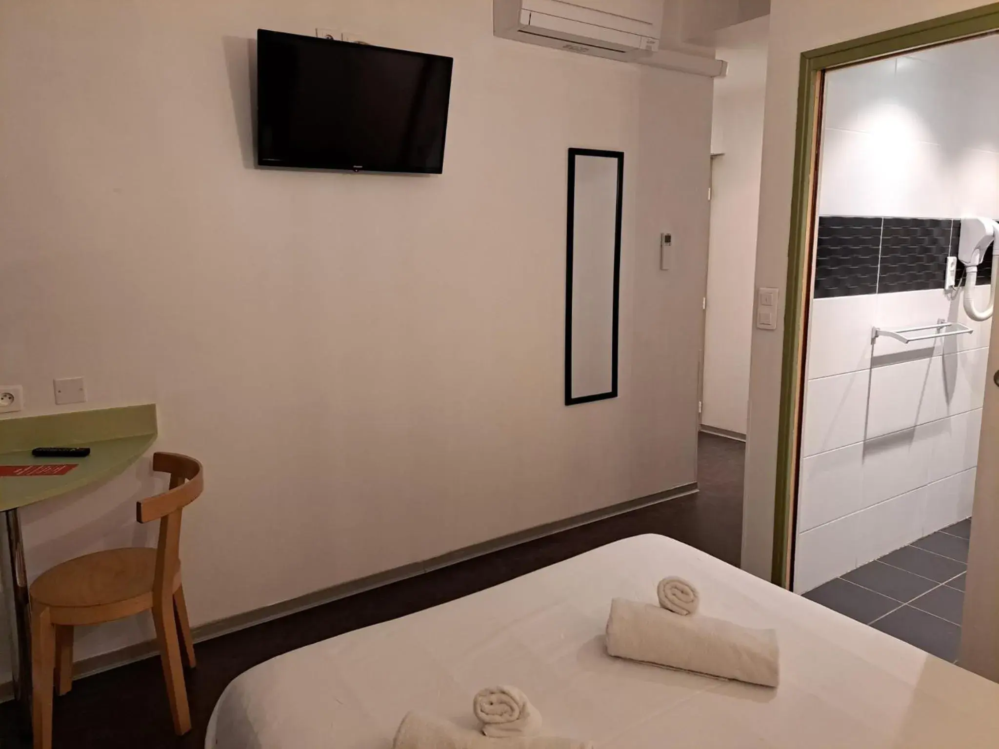 Standard Double Room in LE PATIO Standard Double Room in LE PATIO