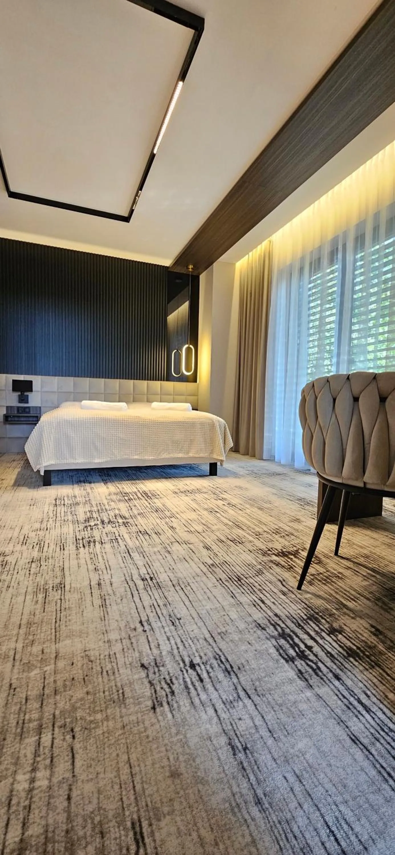 Photo of the whole room in Lake Park