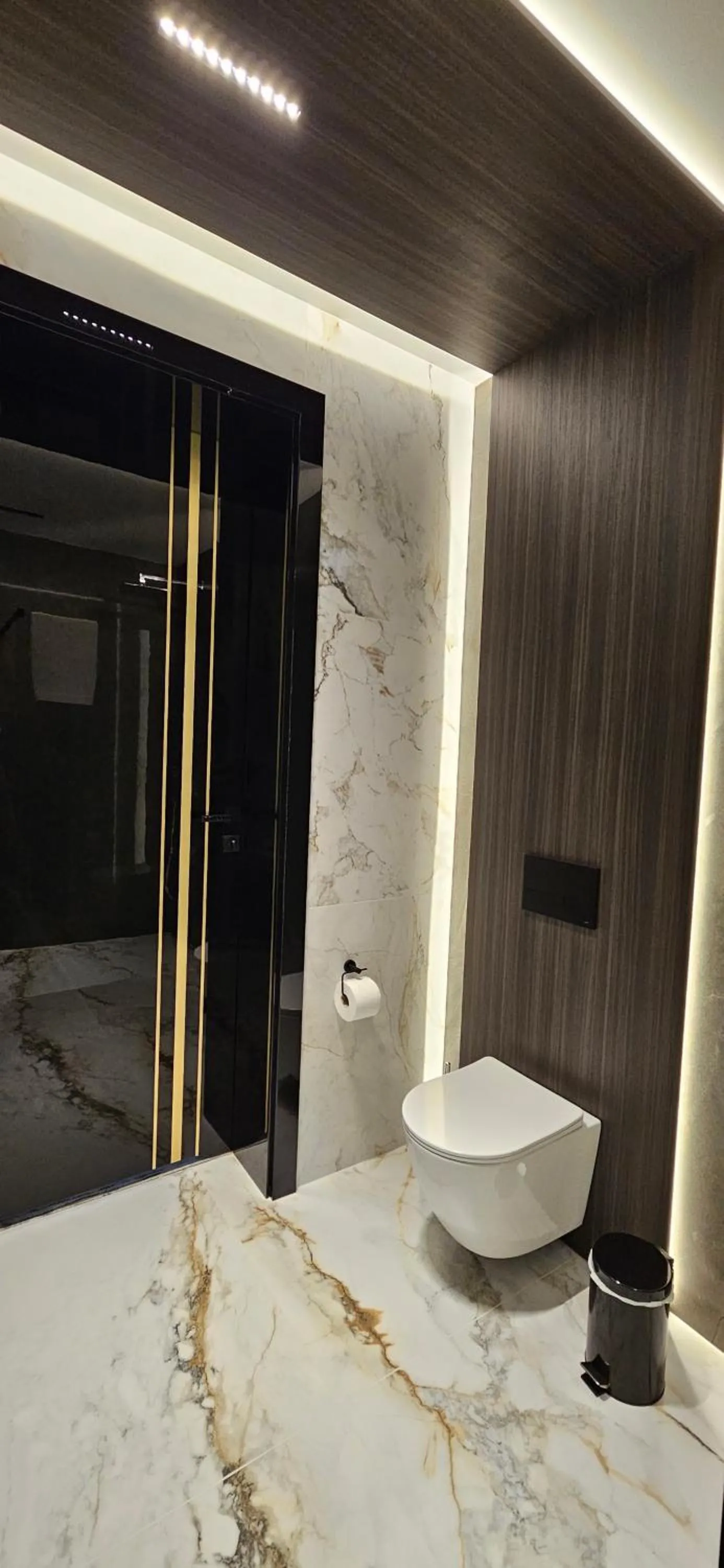 Shower in Lake Park