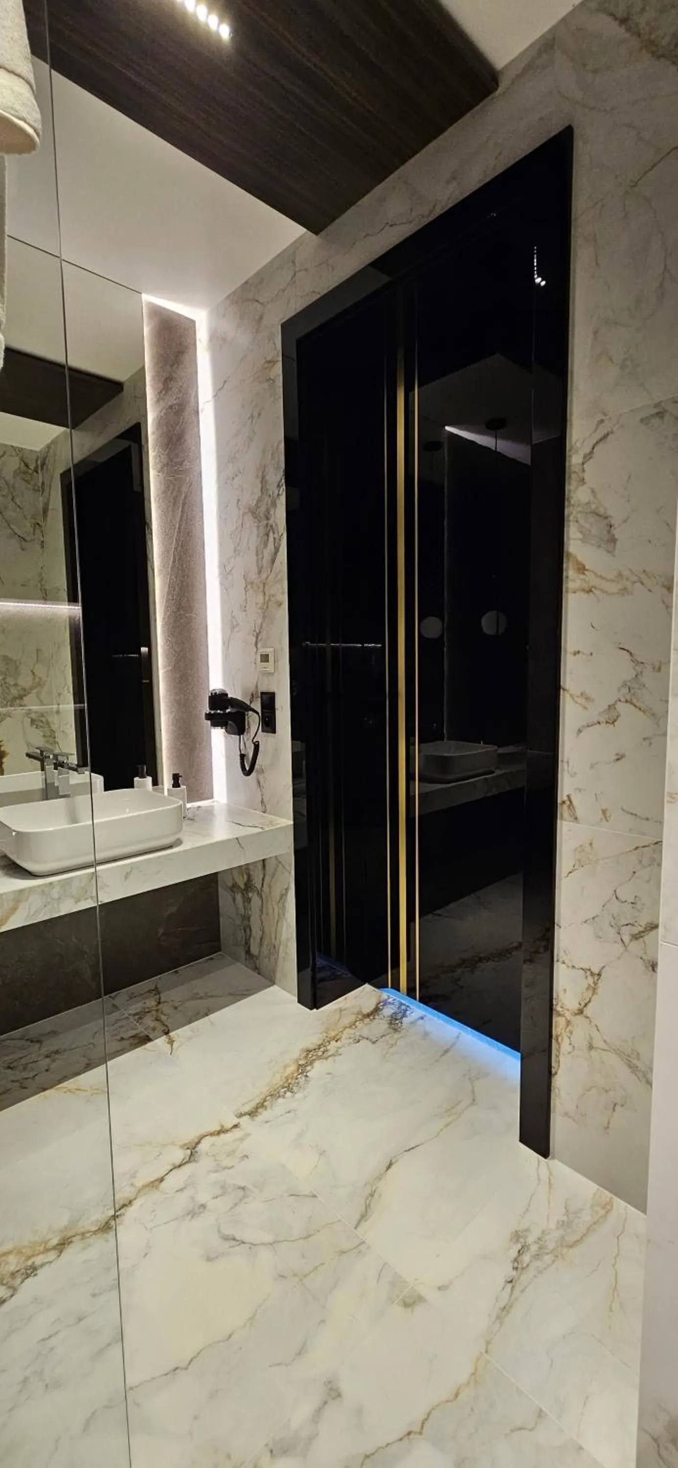 Shower in Lake Park