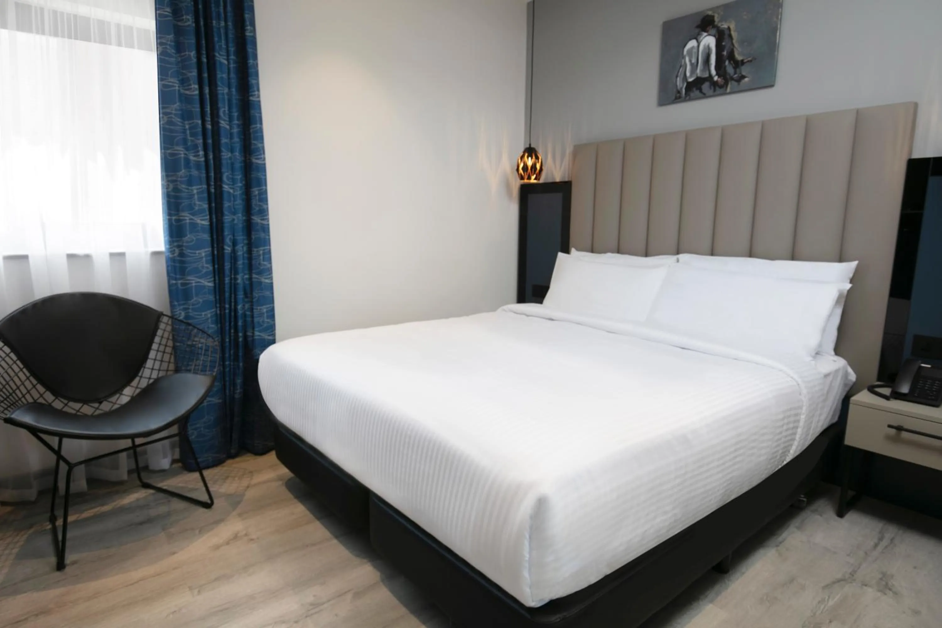 Bedroom, Bed in Sadie Best Western Hotel at Luton