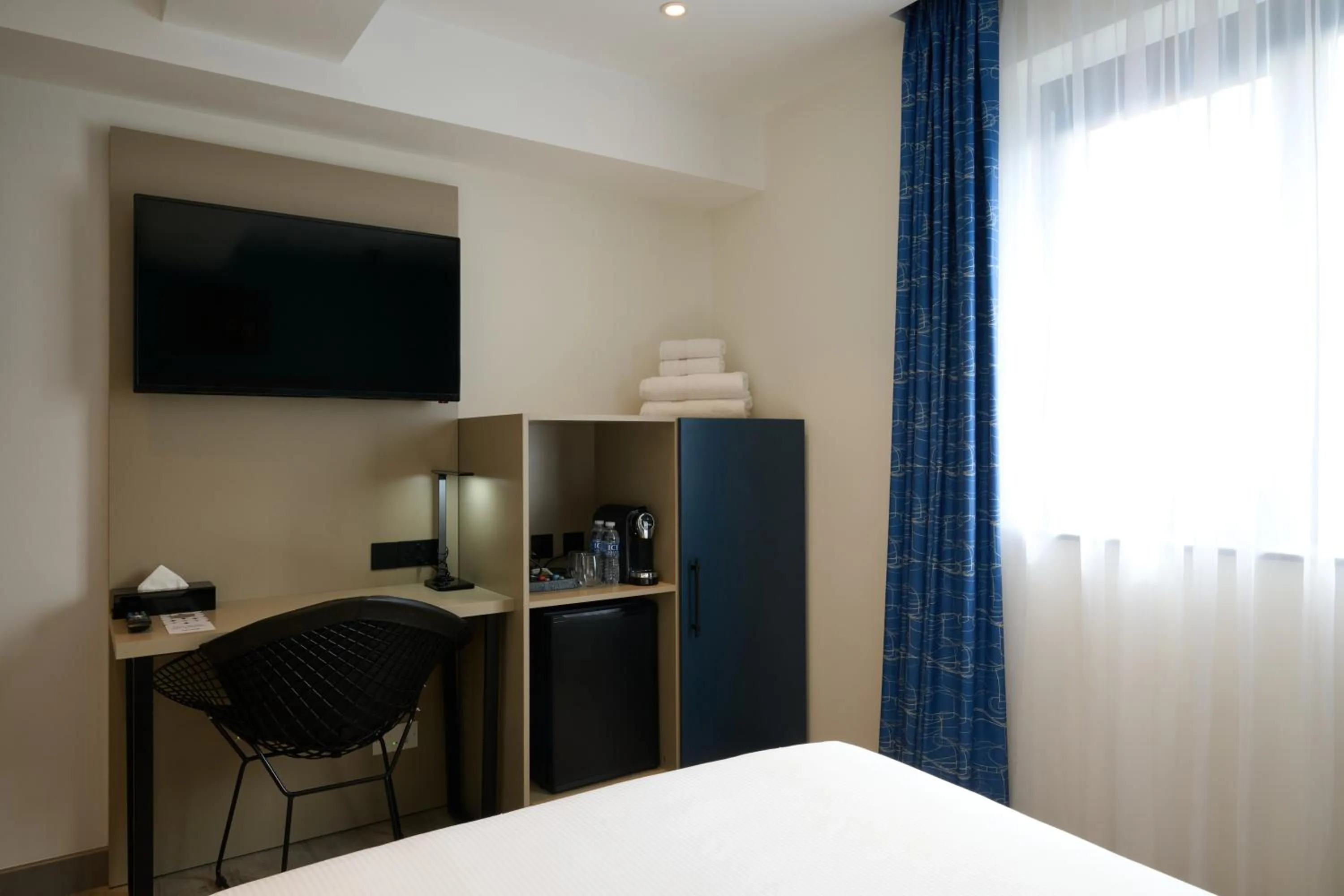 Bedroom, Bed in Spark by Hilton Luton