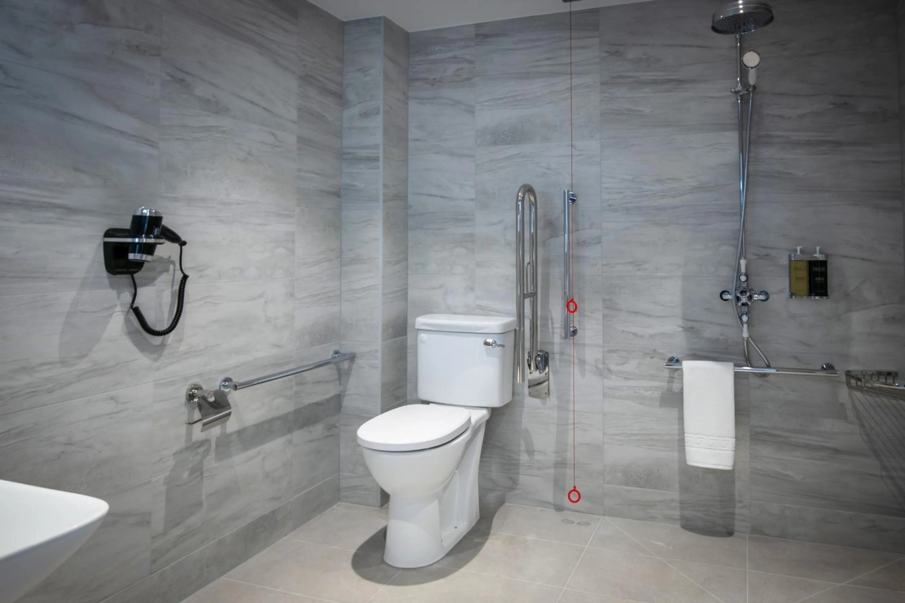 Bathroom in Sadie Best Western Hotel at Luton