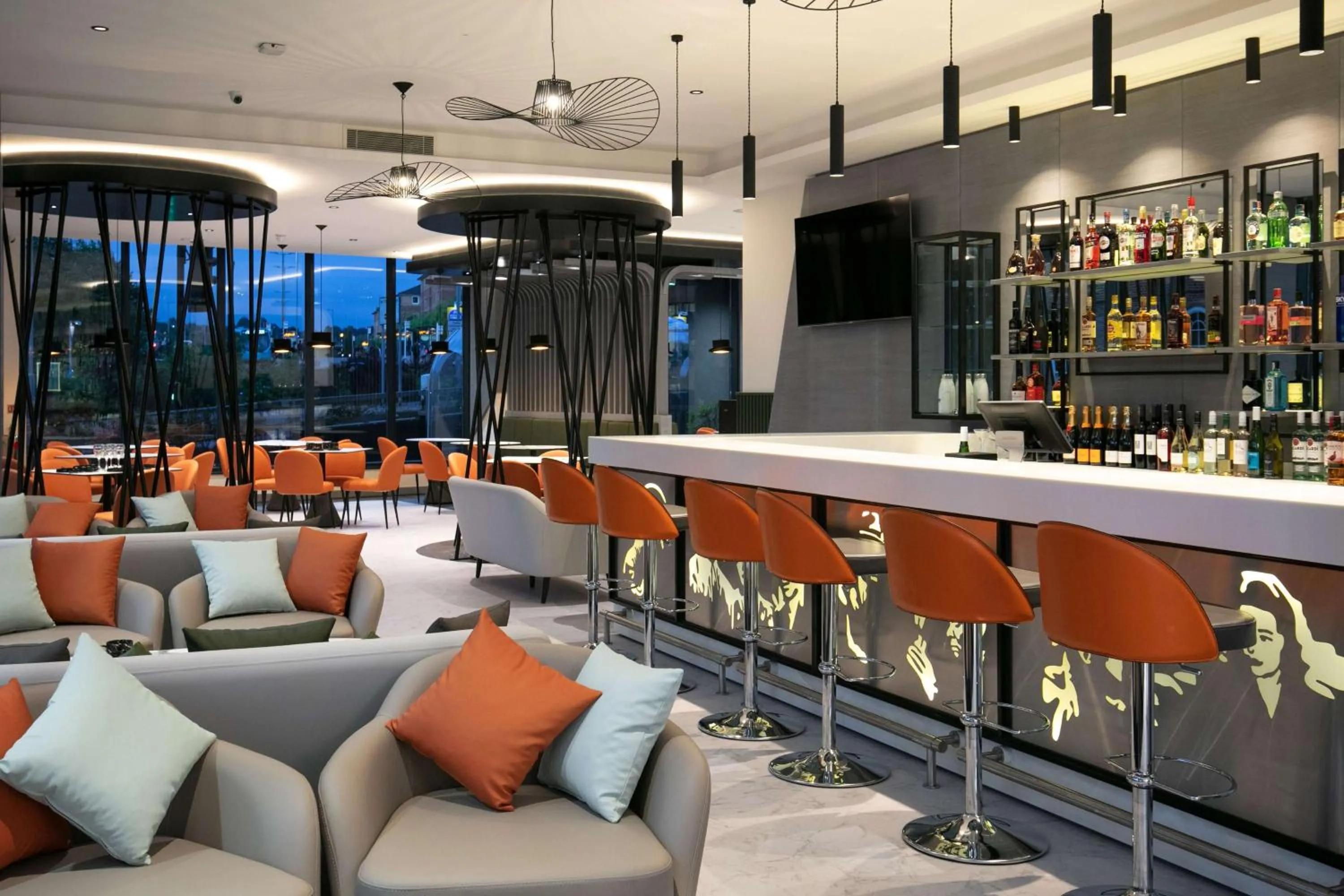 Lounge or bar in Sadie Best Western Hotel at Luton