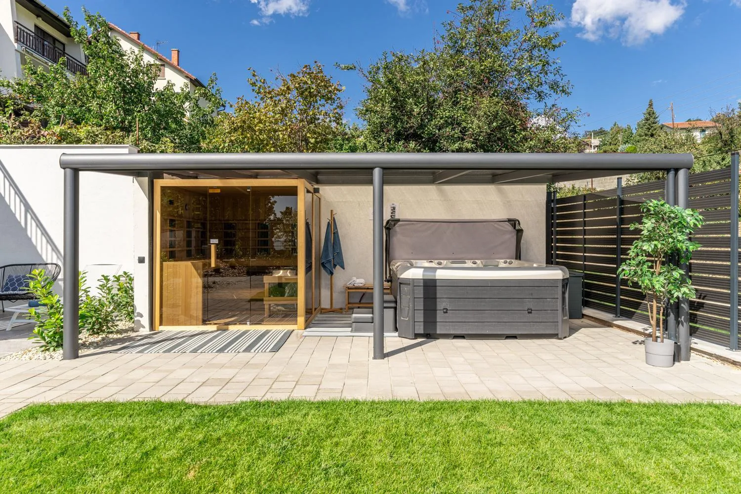 Hot Tub in Lake Spirit Boutique Apartments