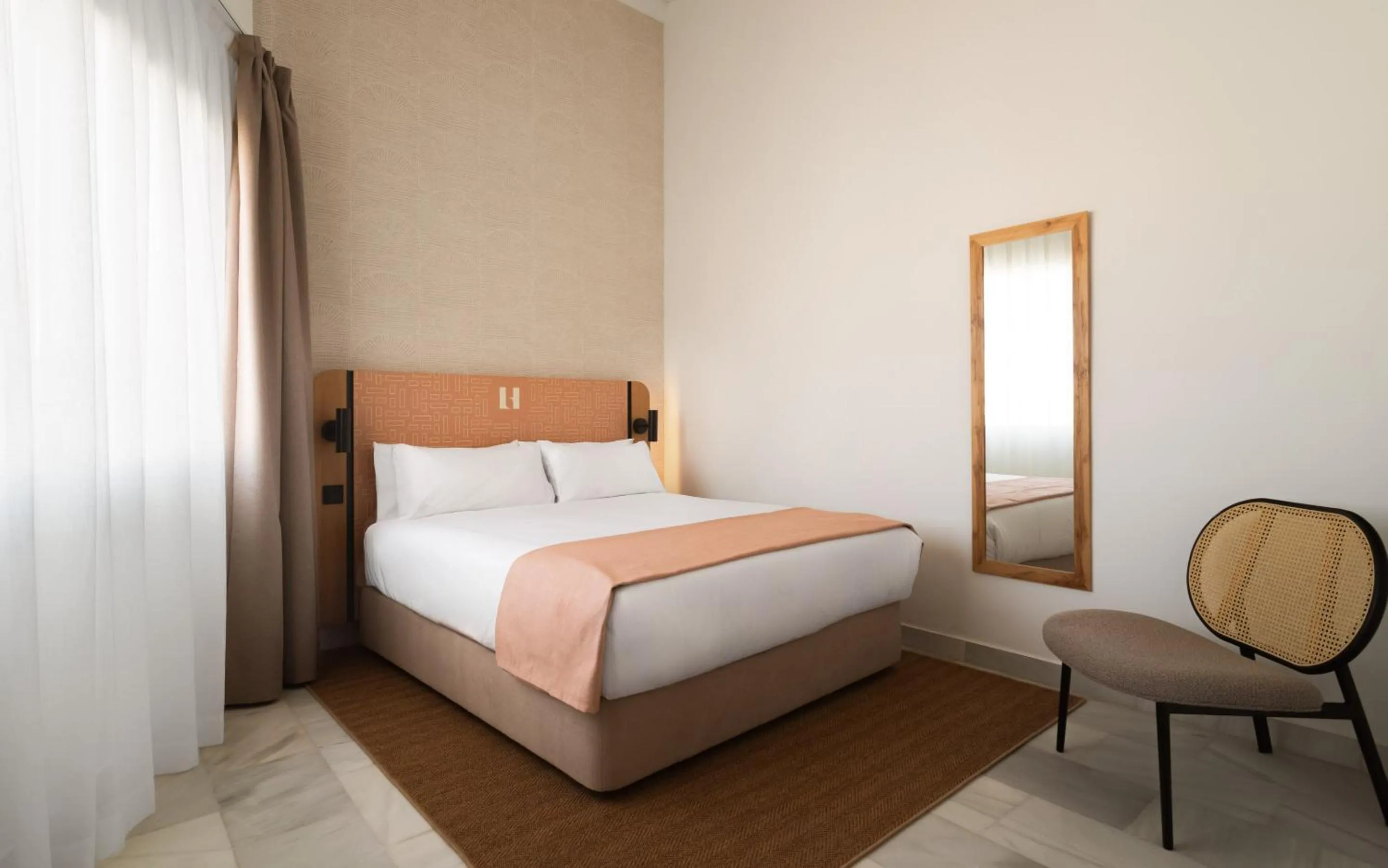 Bed in Limehome Madrid Sol
