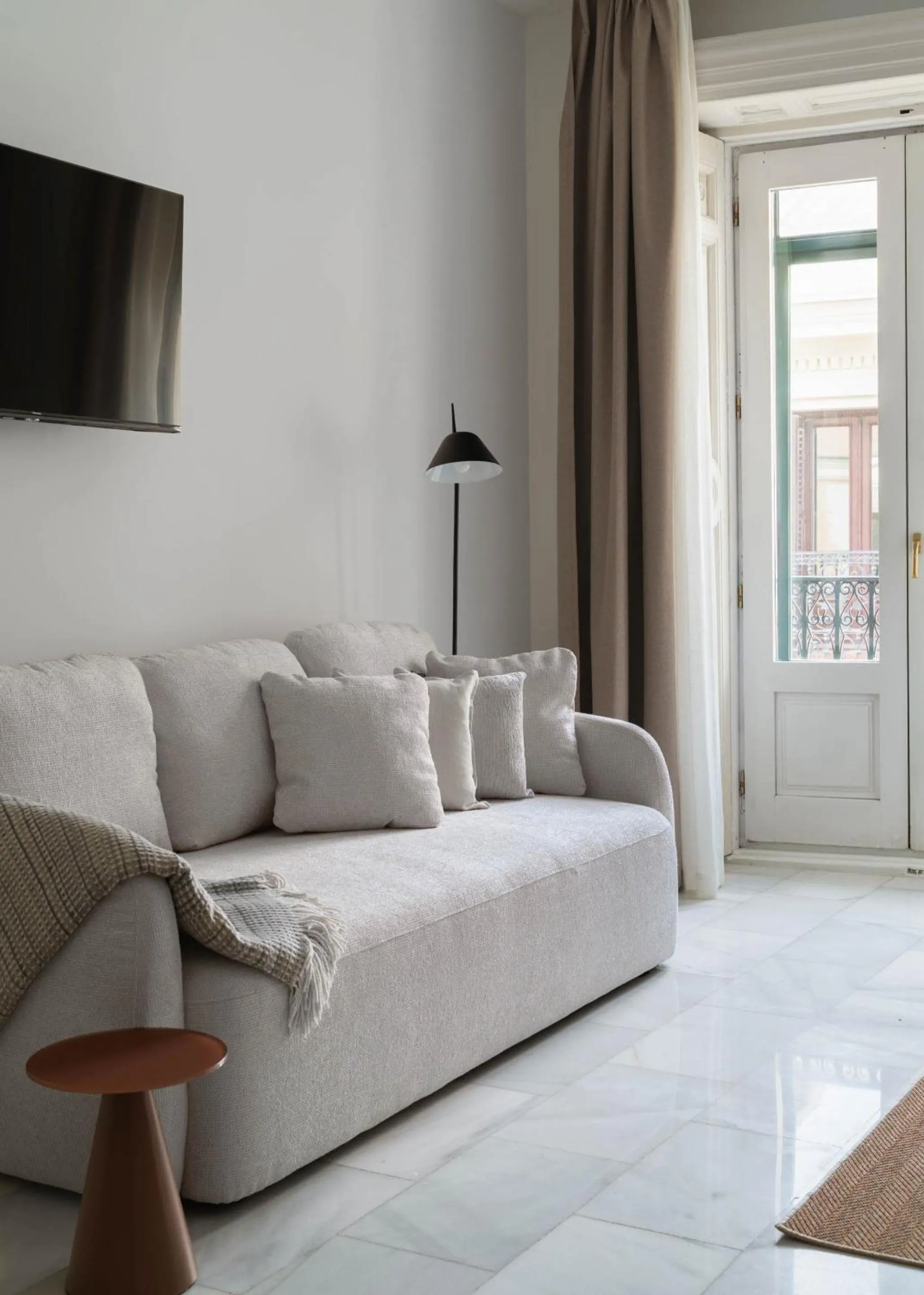 TV and multimedia in Limehome Madrid Sol