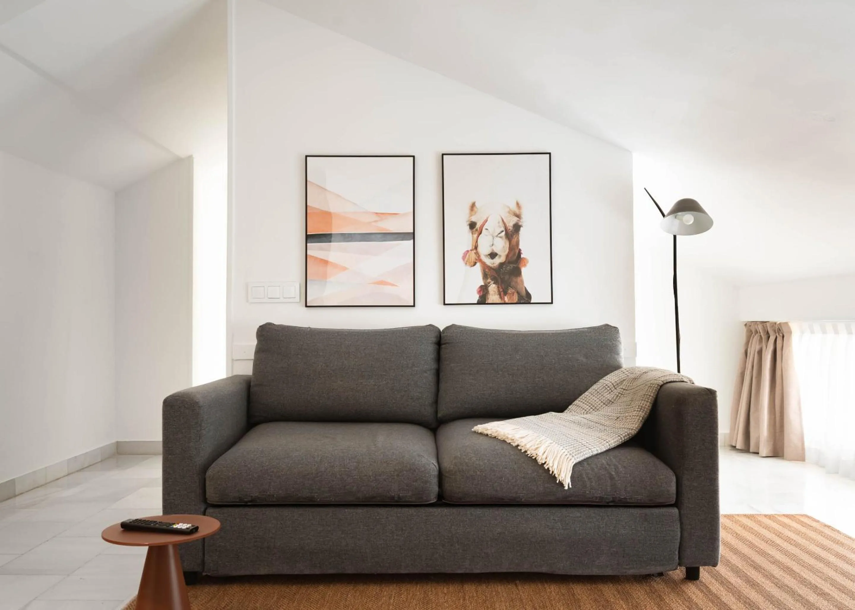 Living room in Limehome Madrid Sol