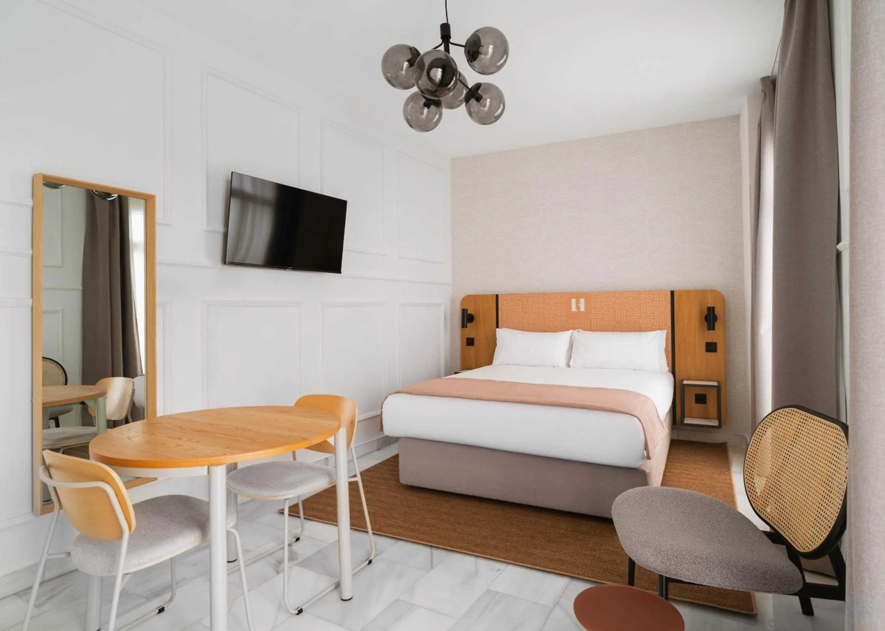 Bed in Limehome Madrid Sol