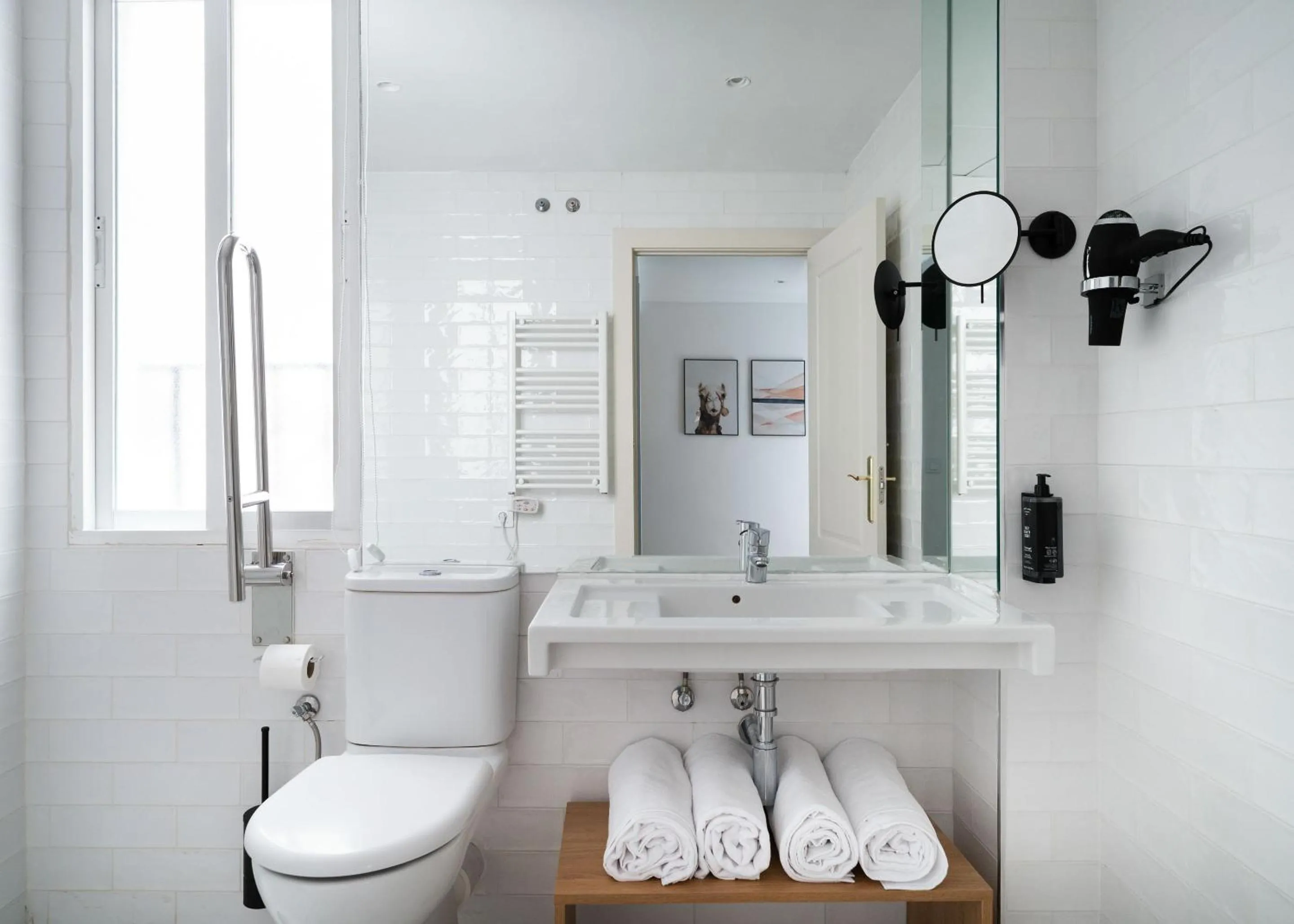 Shower in Limehome Madrid Sol