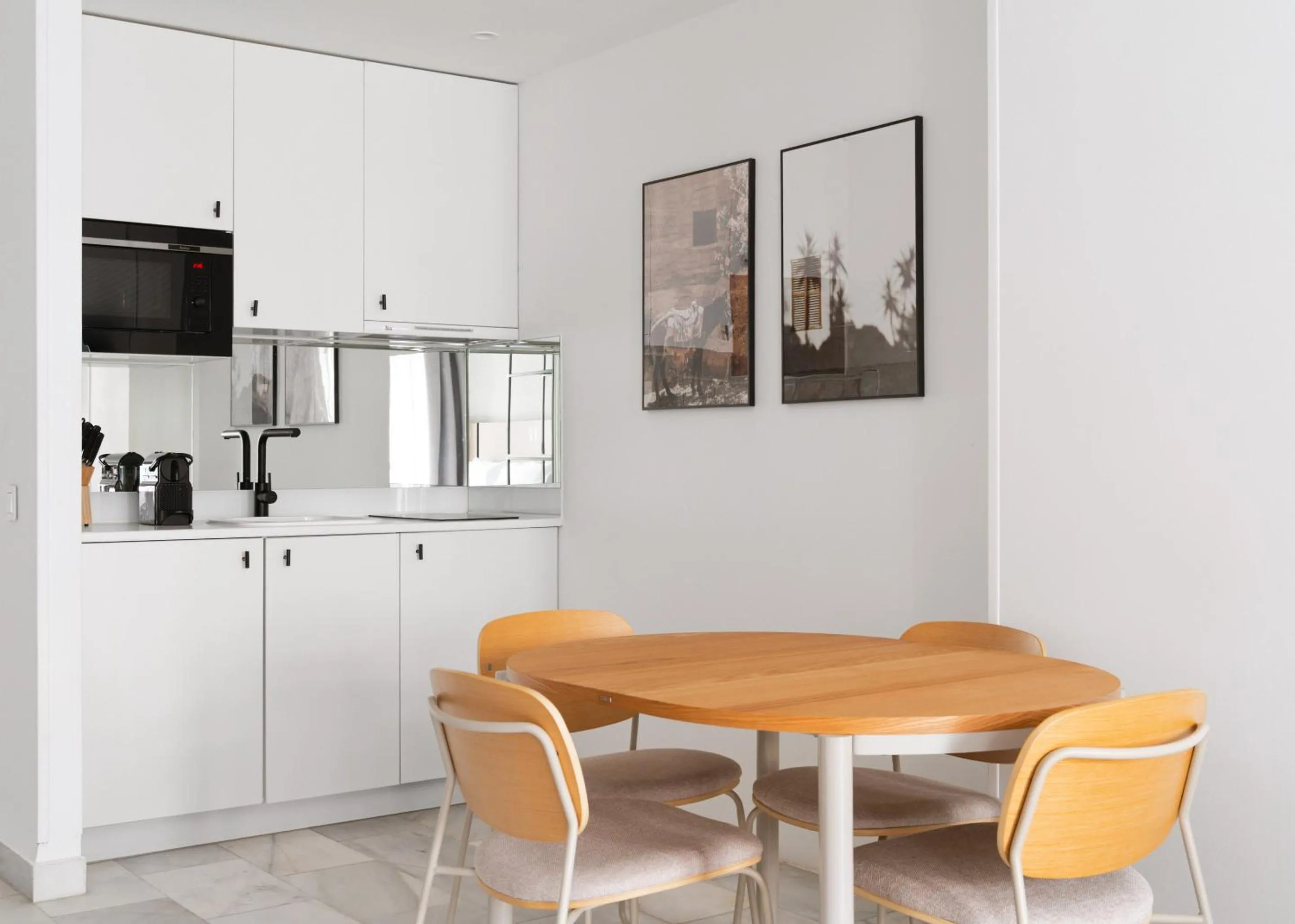 Coffee/tea facilities in Limehome Madrid Sol