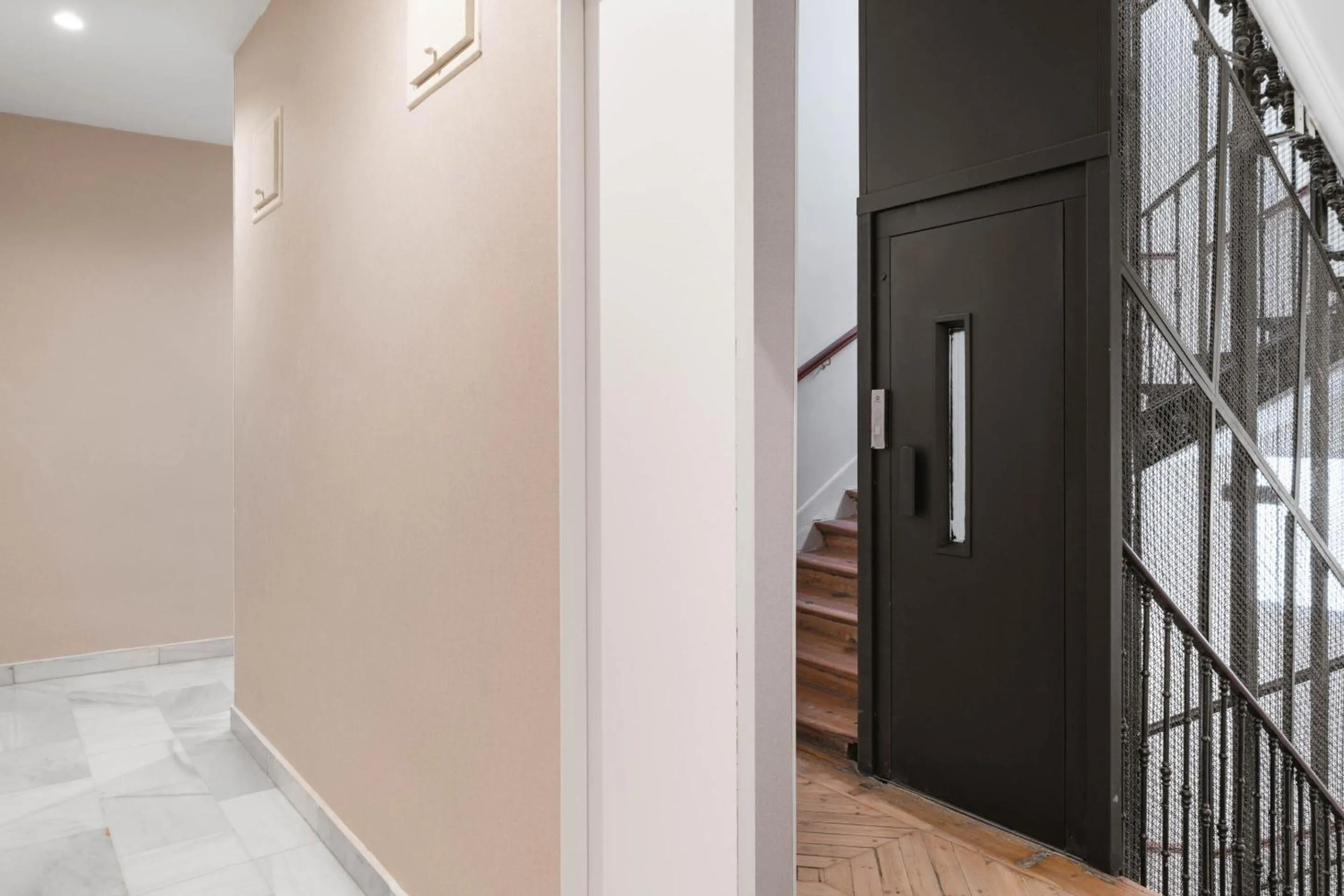 Property building in Limehome Madrid Sol