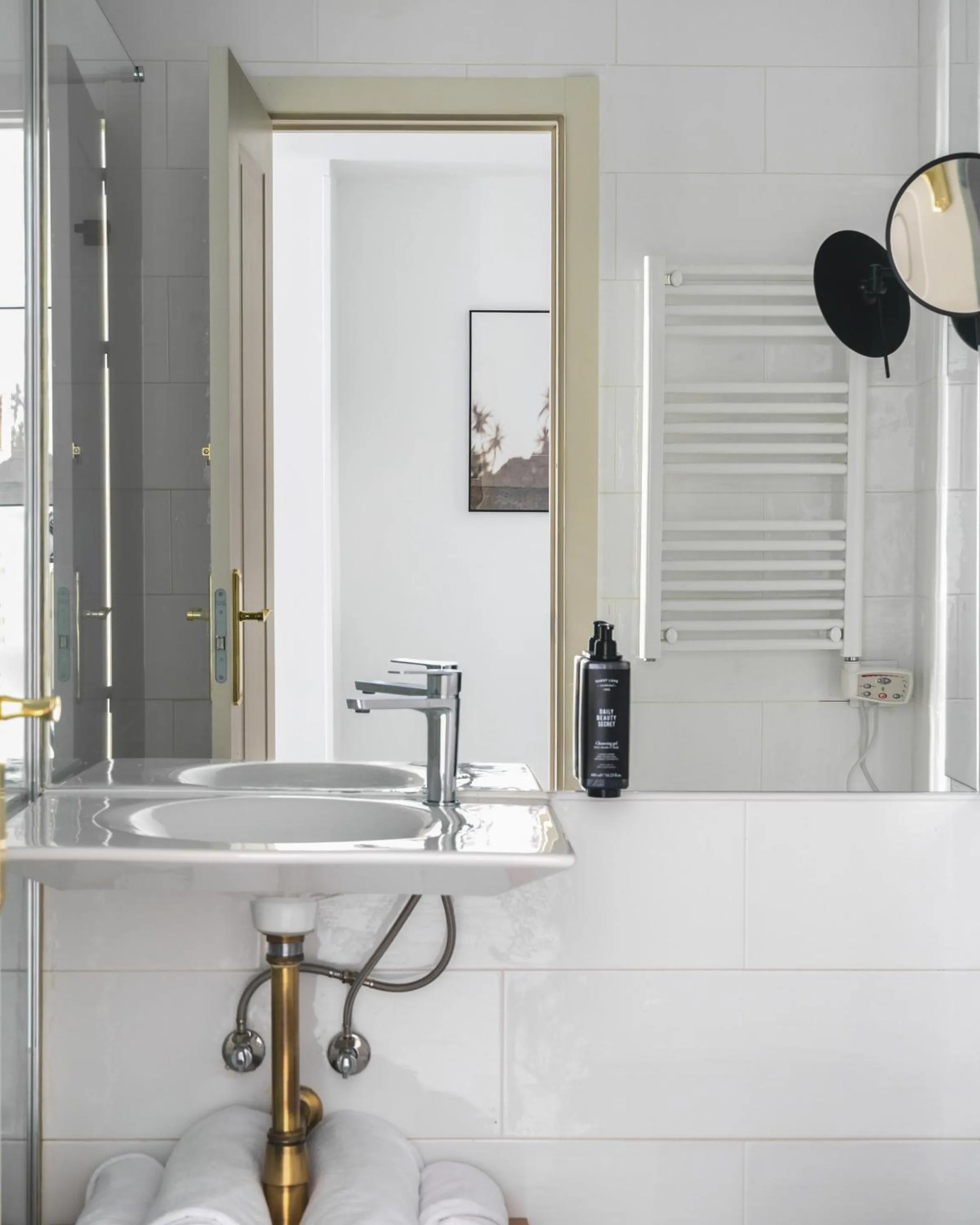Bathroom in Limehome Madrid Sol
