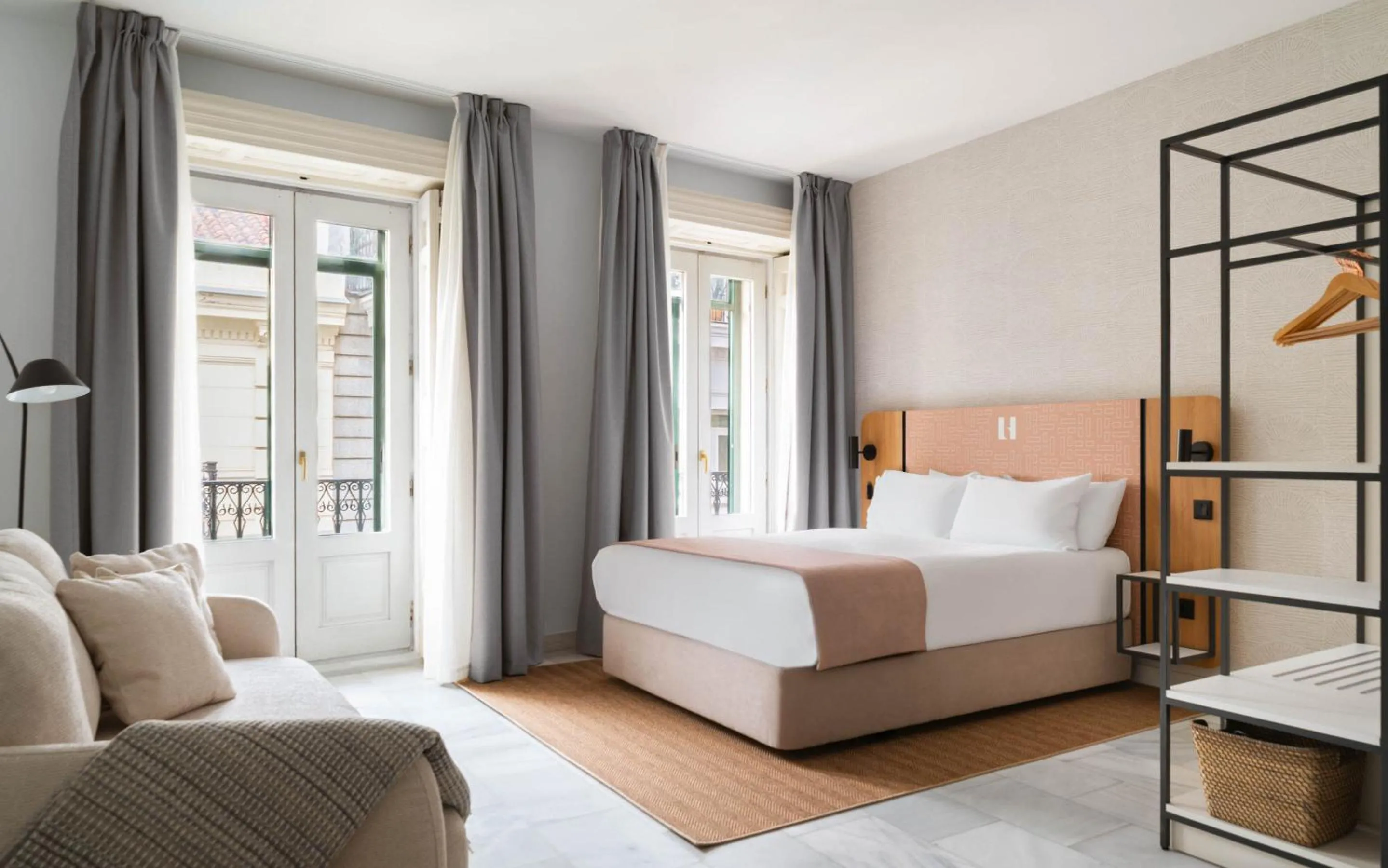 Bed in Limehome Madrid Sol