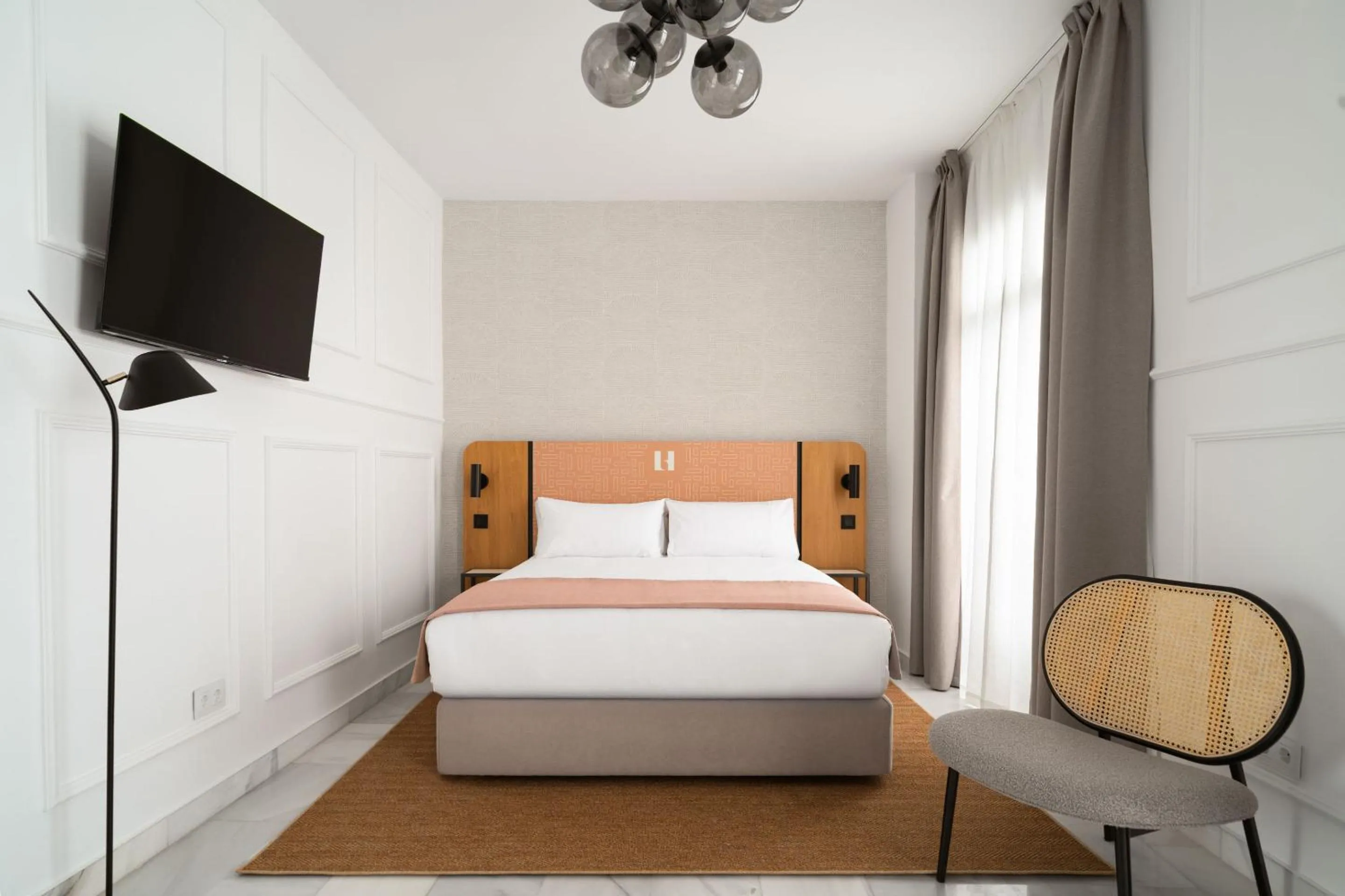 Bed in Limehome Madrid Sol