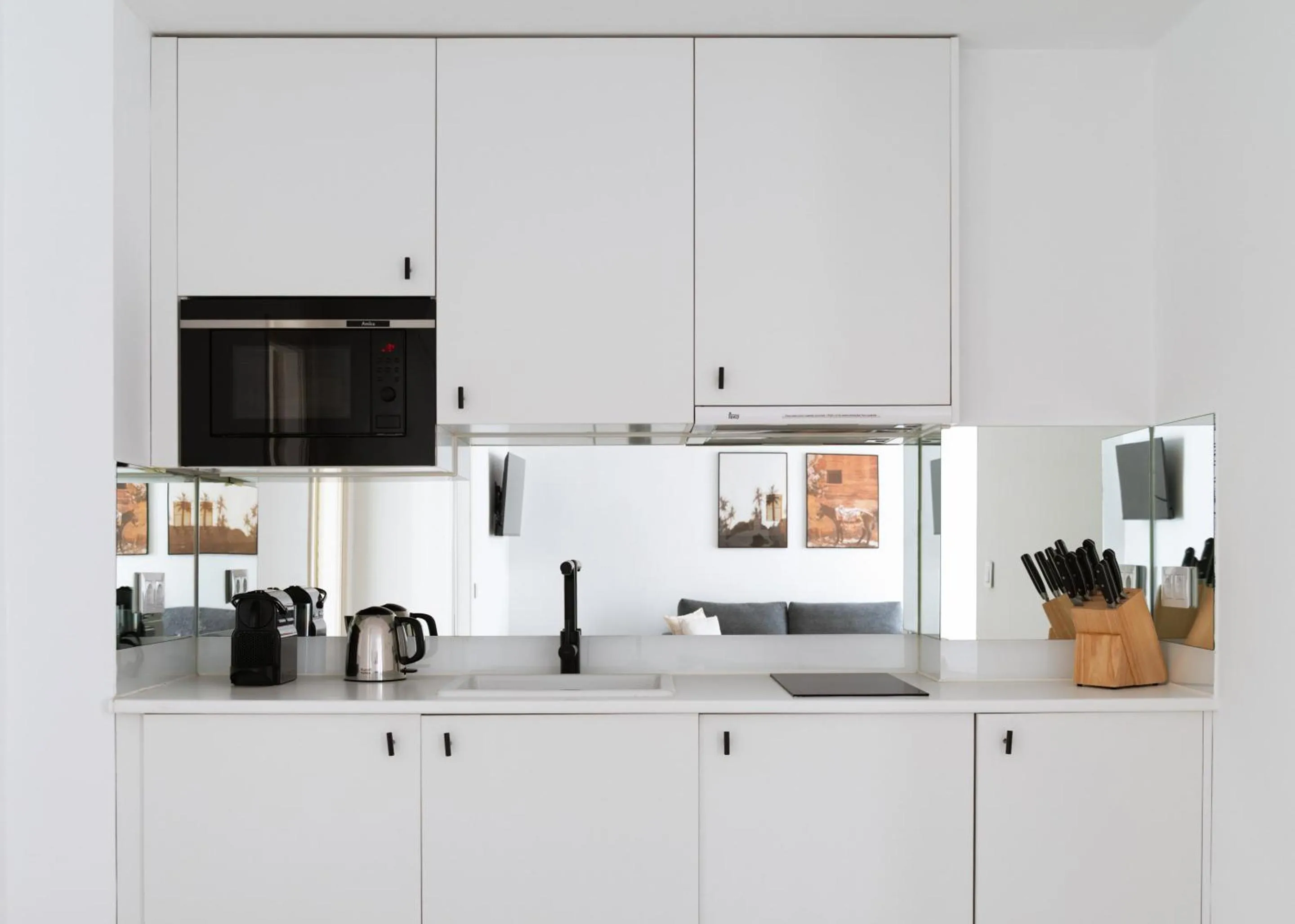Coffee/tea facilities in Limehome Madrid Sol