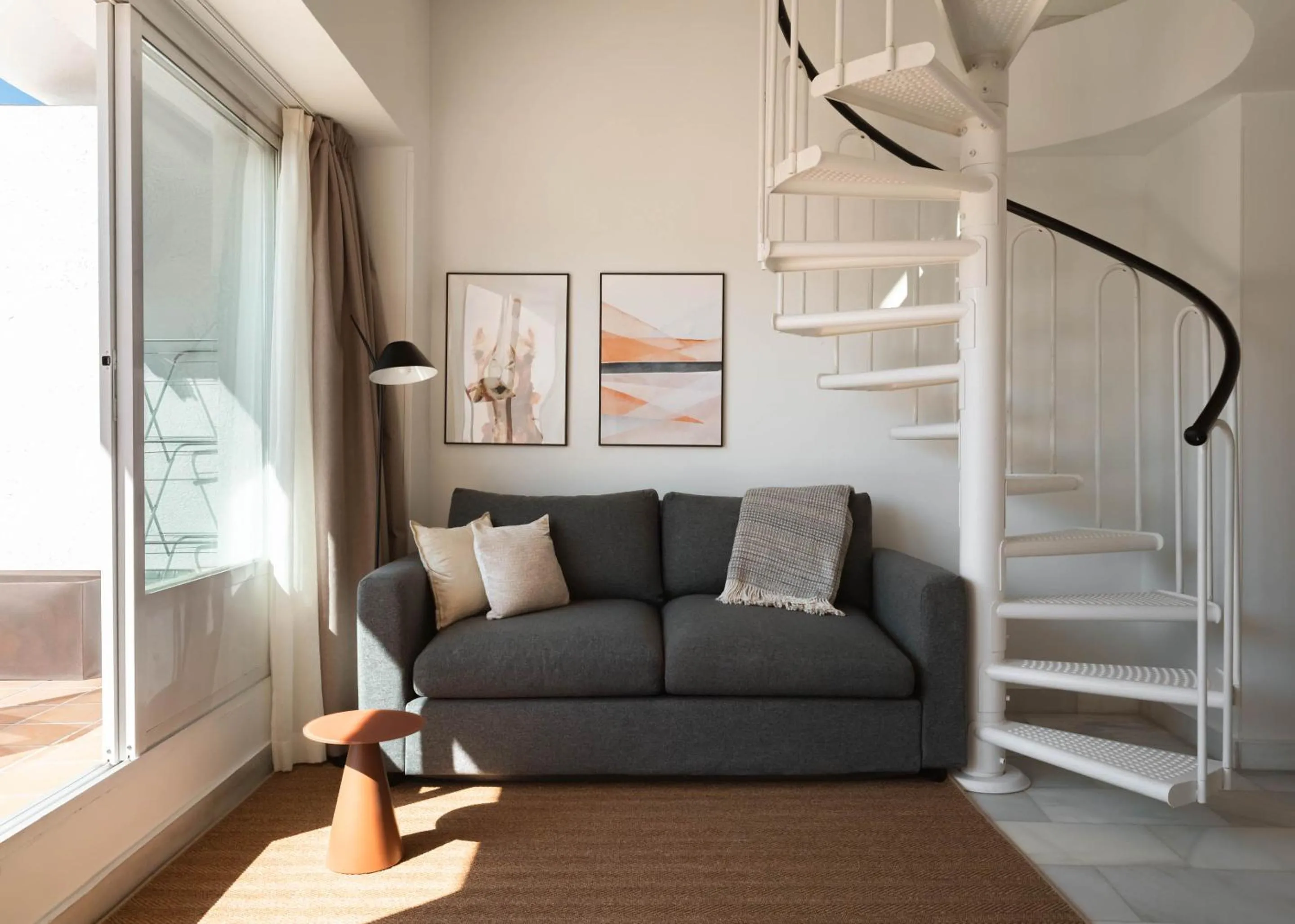 Living room in Limehome Madrid Sol