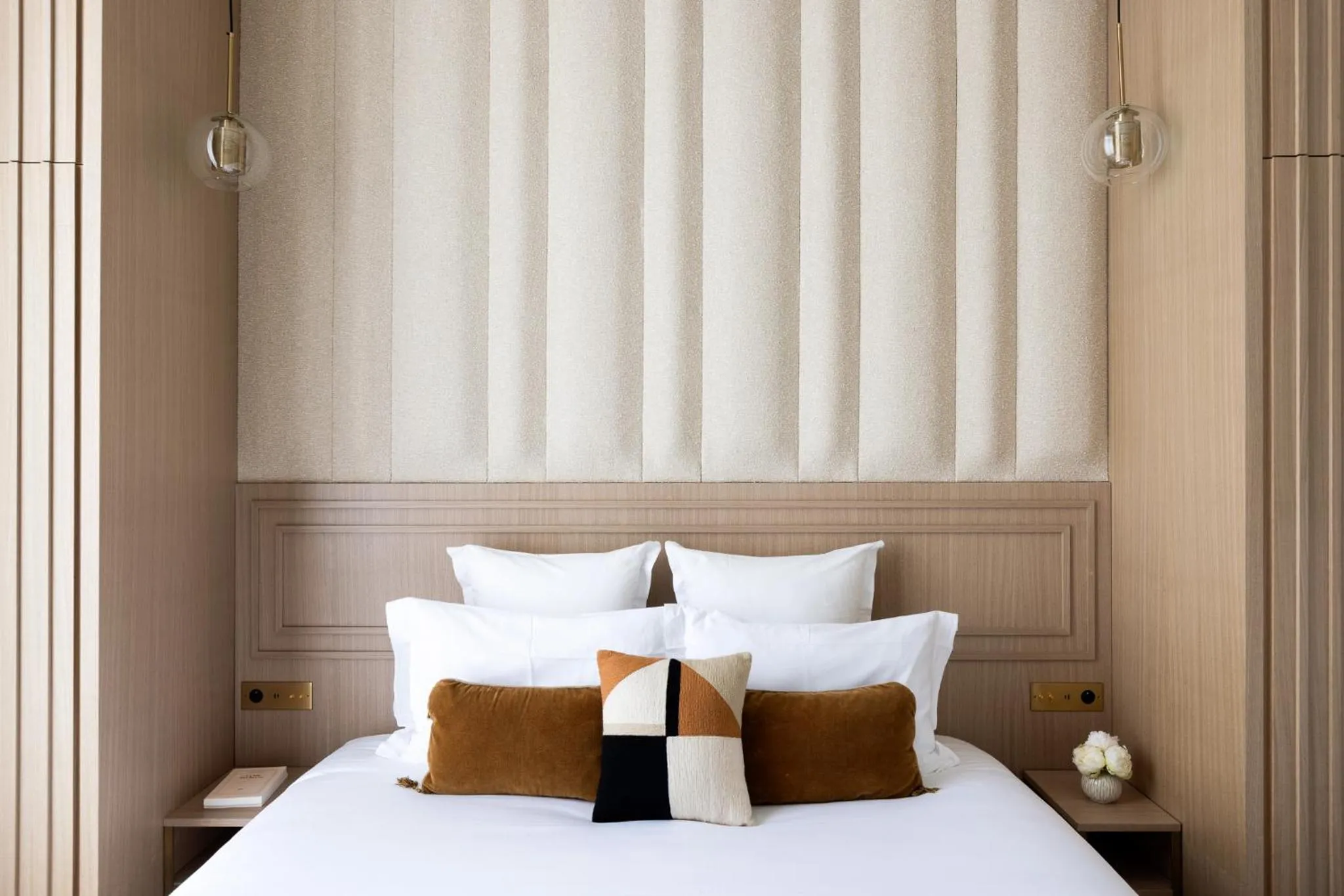 Bedroom, Bed in HIGHSTAY - Luxury Serviced Apartments - Louvre