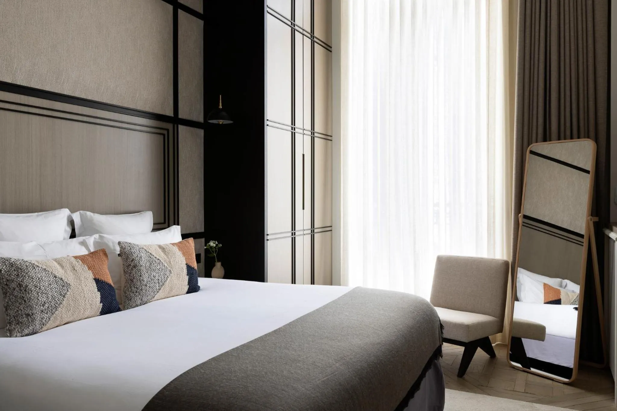 Bedroom, Bed in HIGHSTAY - Luxury Serviced Apartments - Louvre