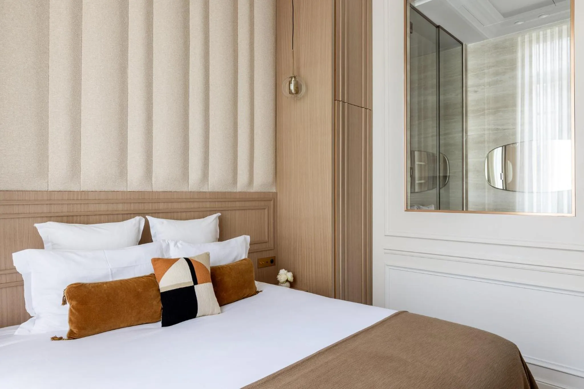 Bedroom, Bed in HIGHSTAY - Luxury Serviced Apartments - Louvre