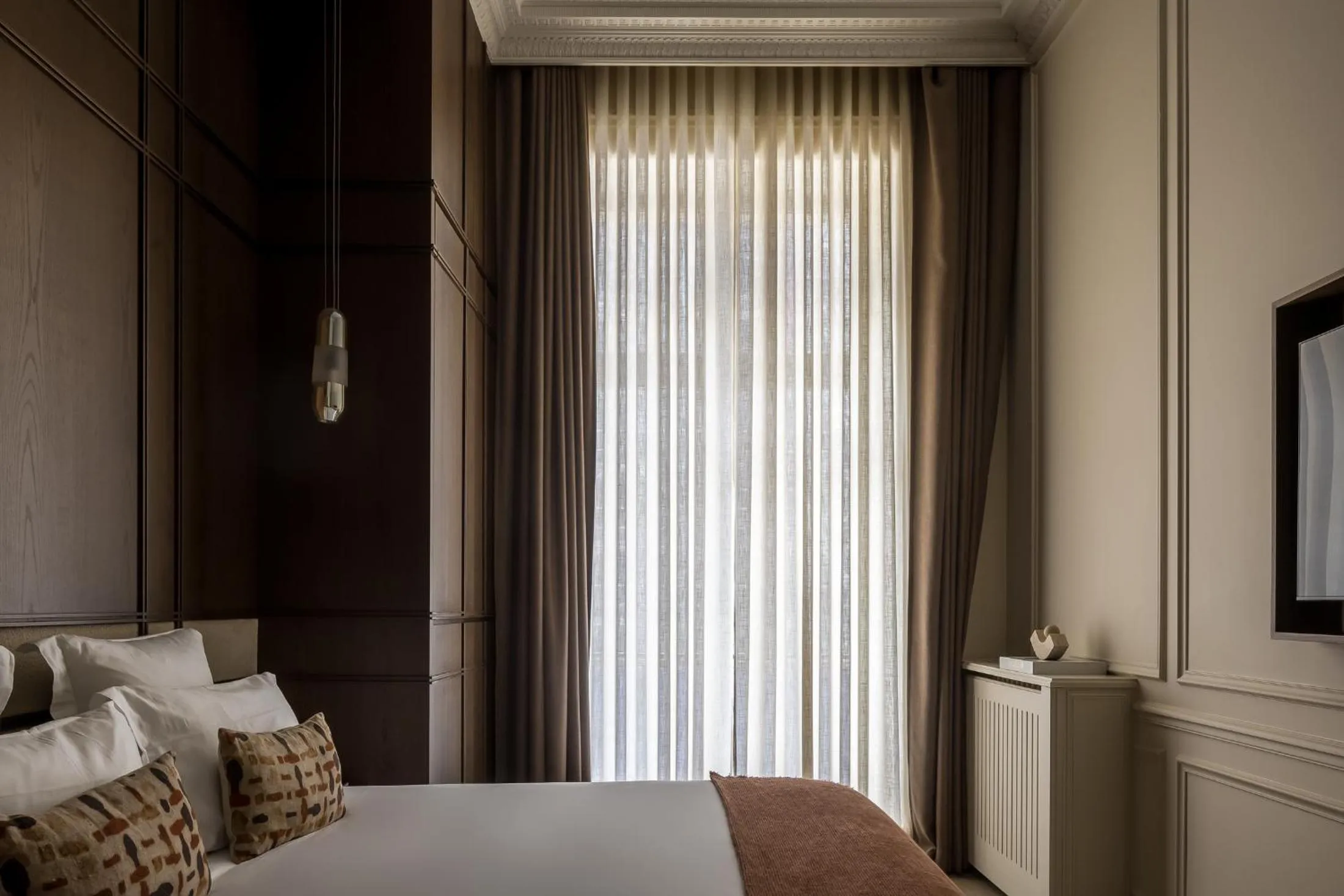 Bedroom, Bed in HIGHSTAY - Luxury Serviced Apartments - Louvre